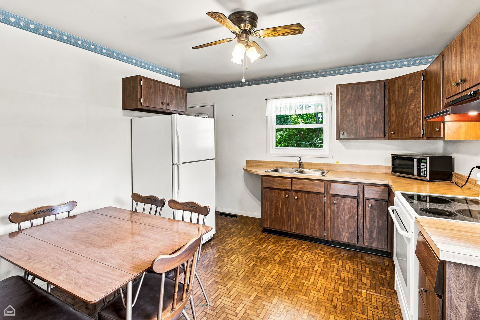 2402 Manor Lane Property Photo 6