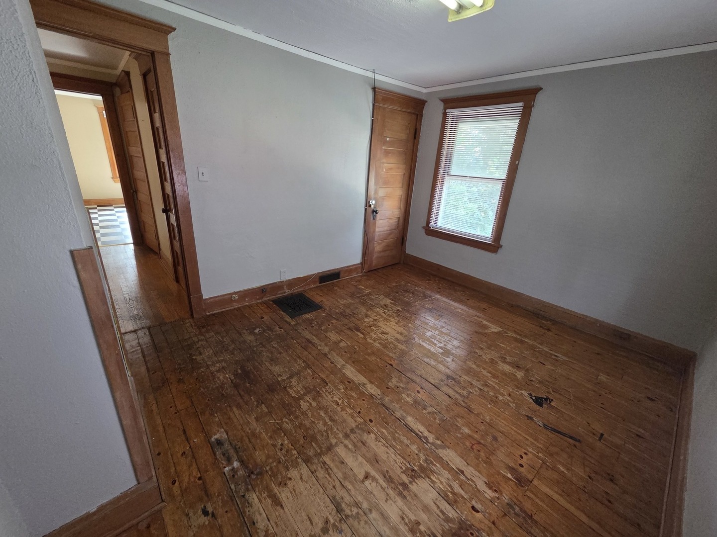 204 W Locust Street 3 Property Photo 6