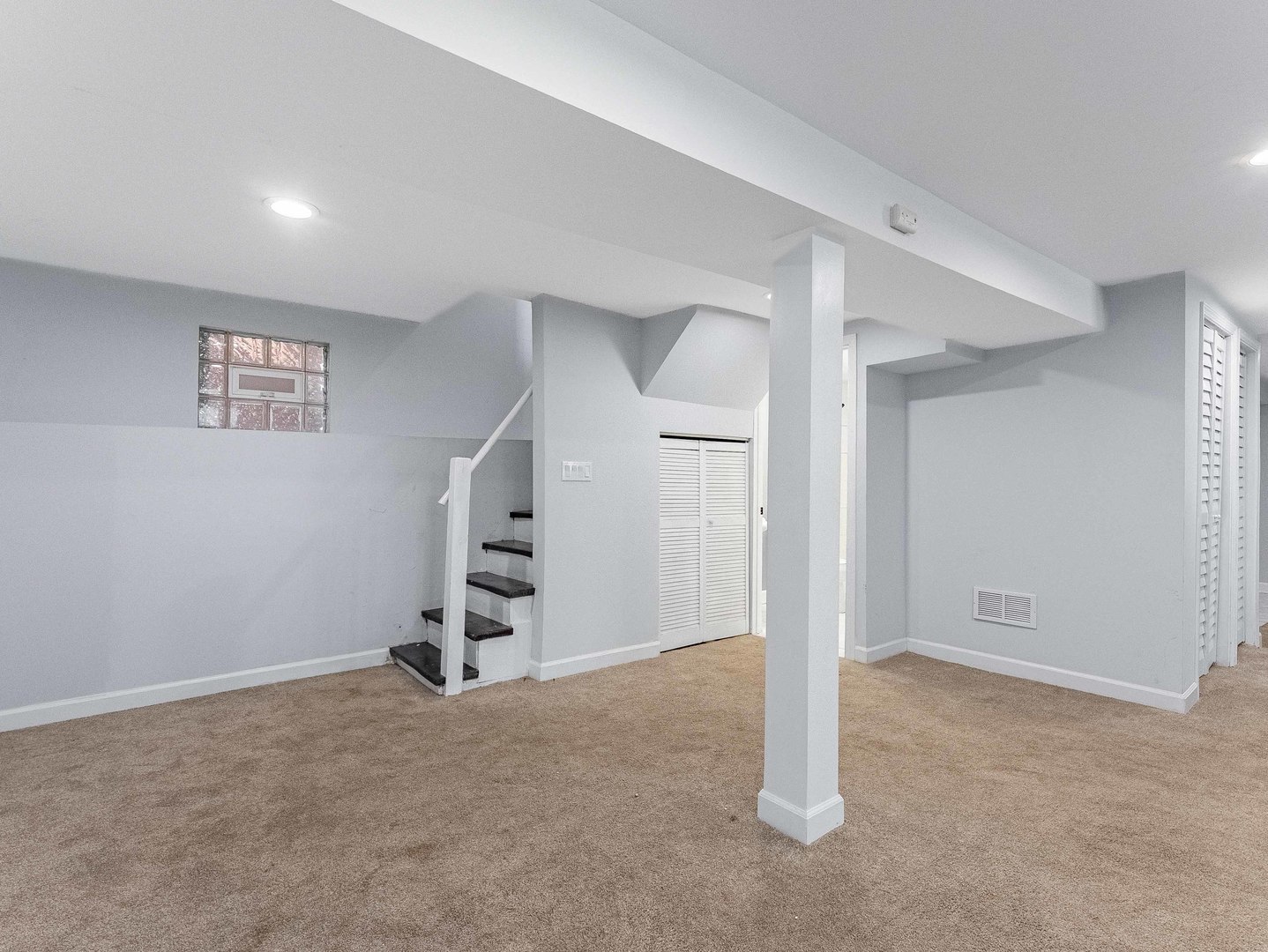 27 N Lockwood Avenue Property Photo 24