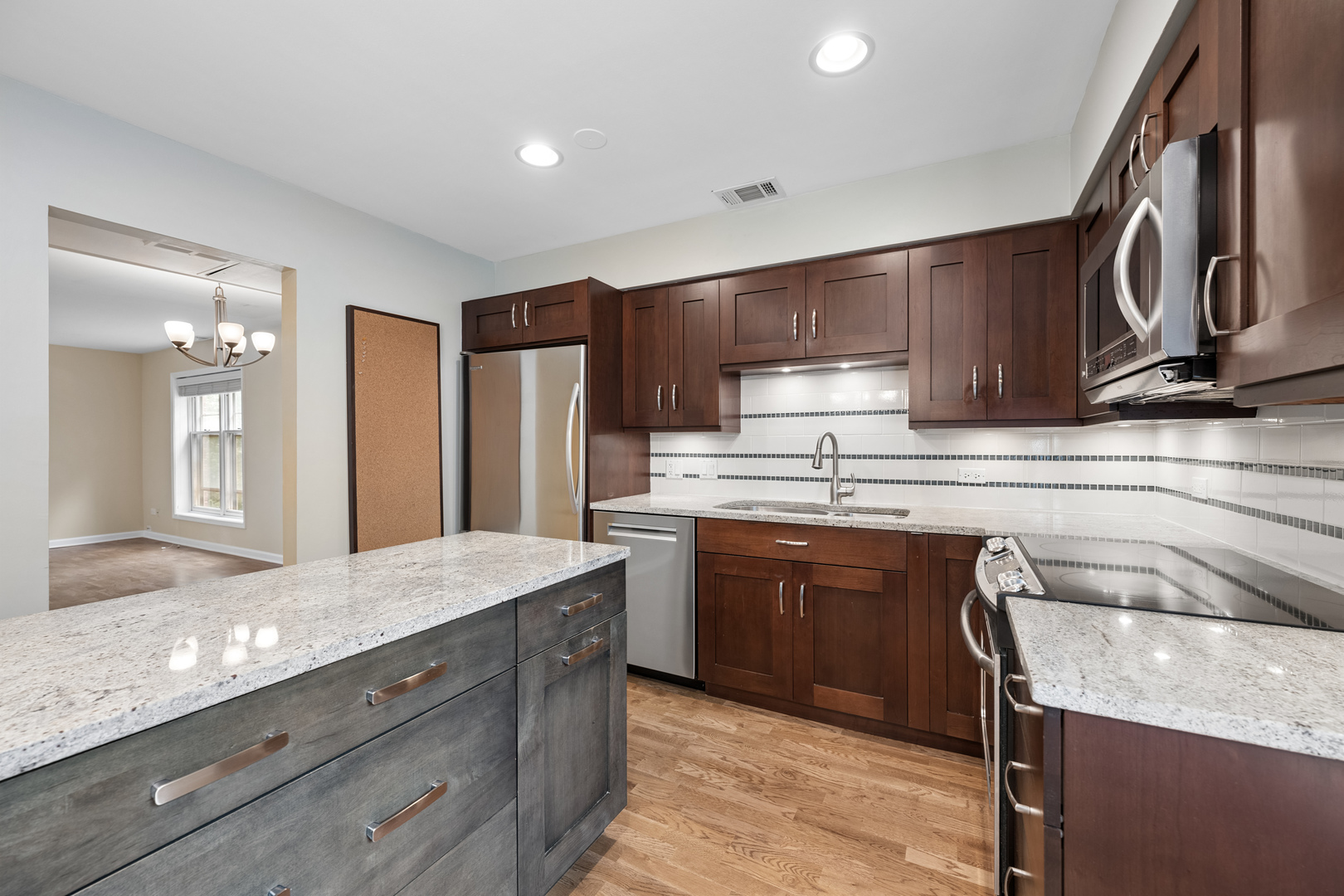 830 Forest Avenue B Property Photo 8