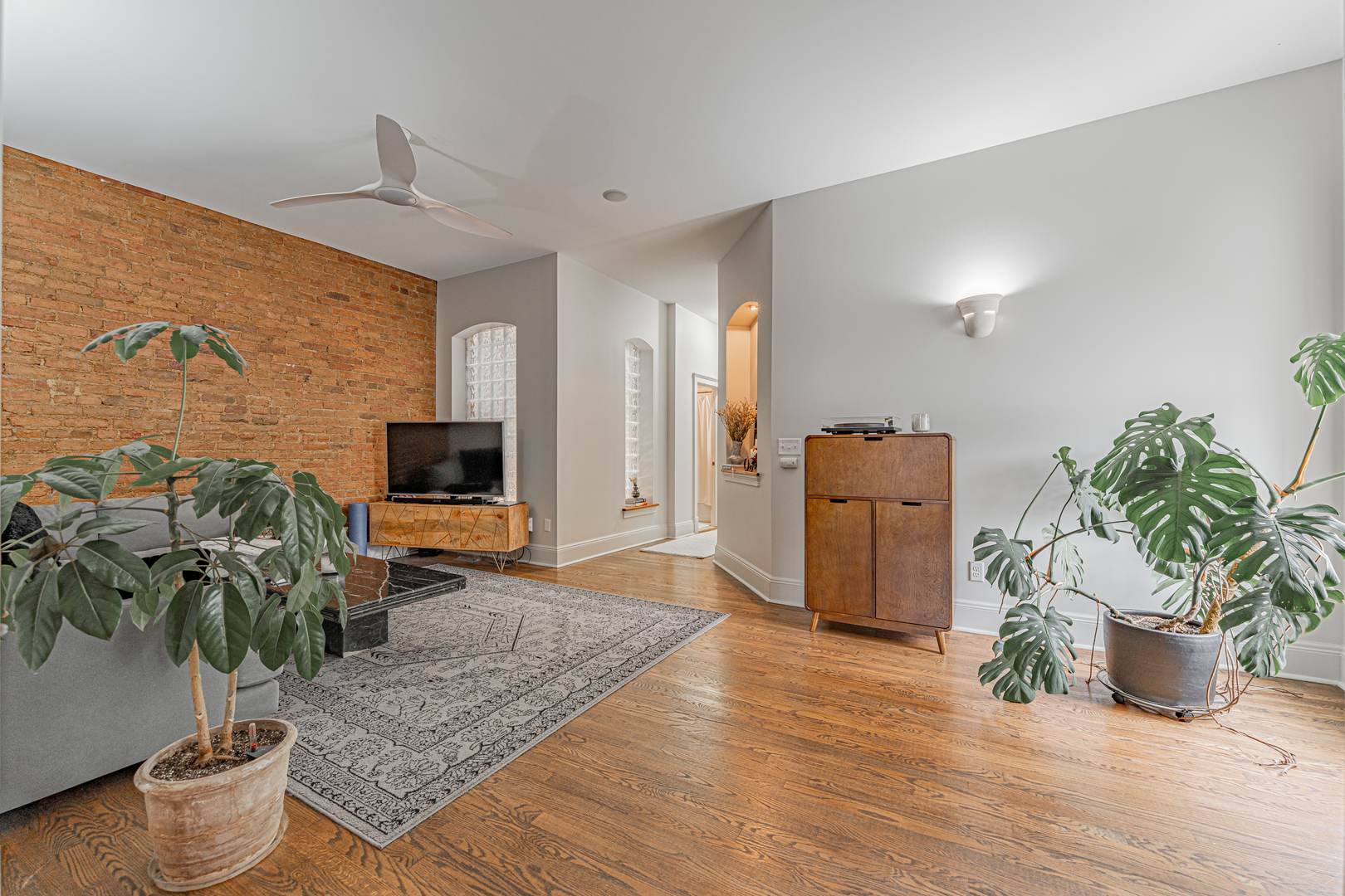 114 W Locust Street Property Photo 7