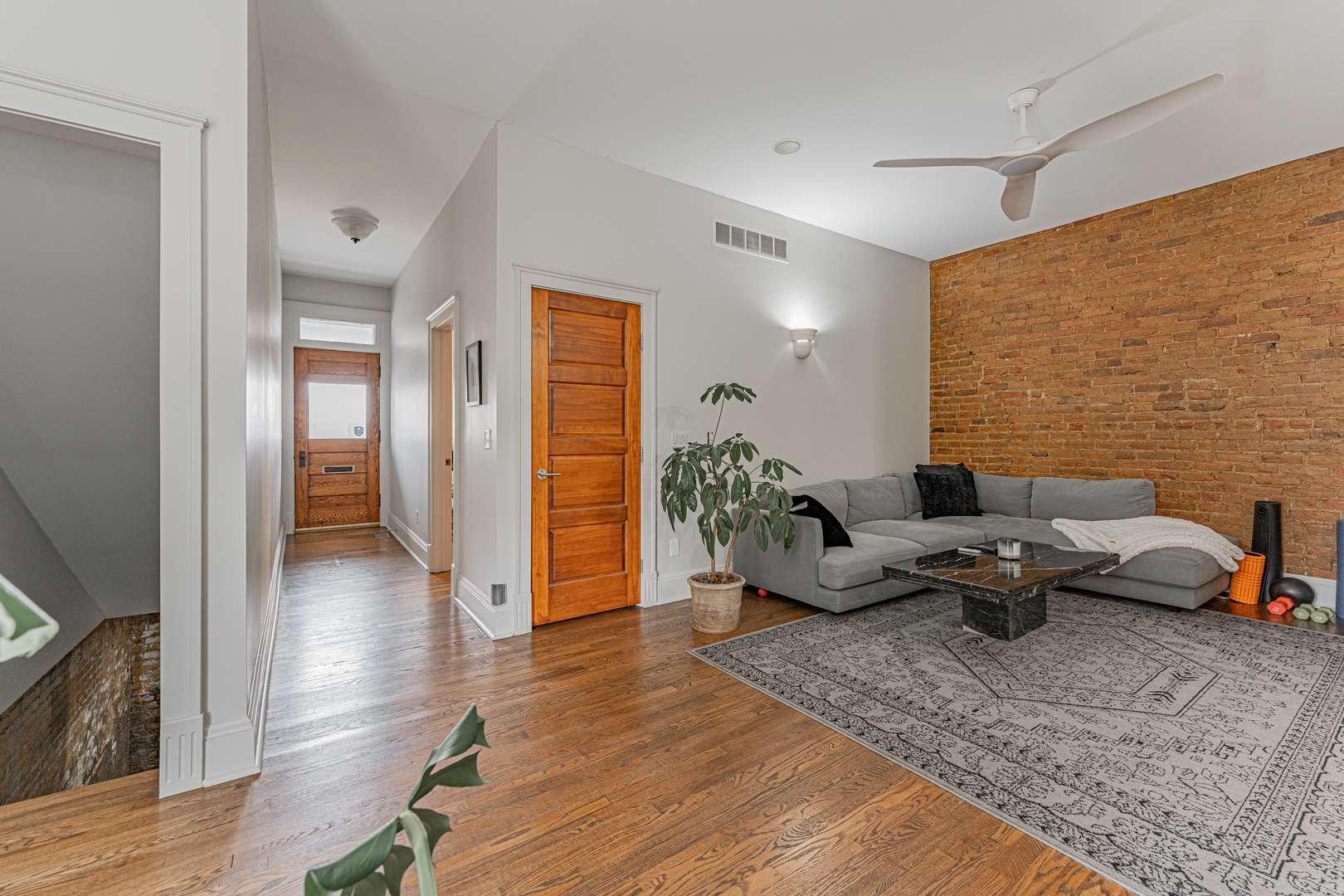 114 W Locust Street Property Photo 8