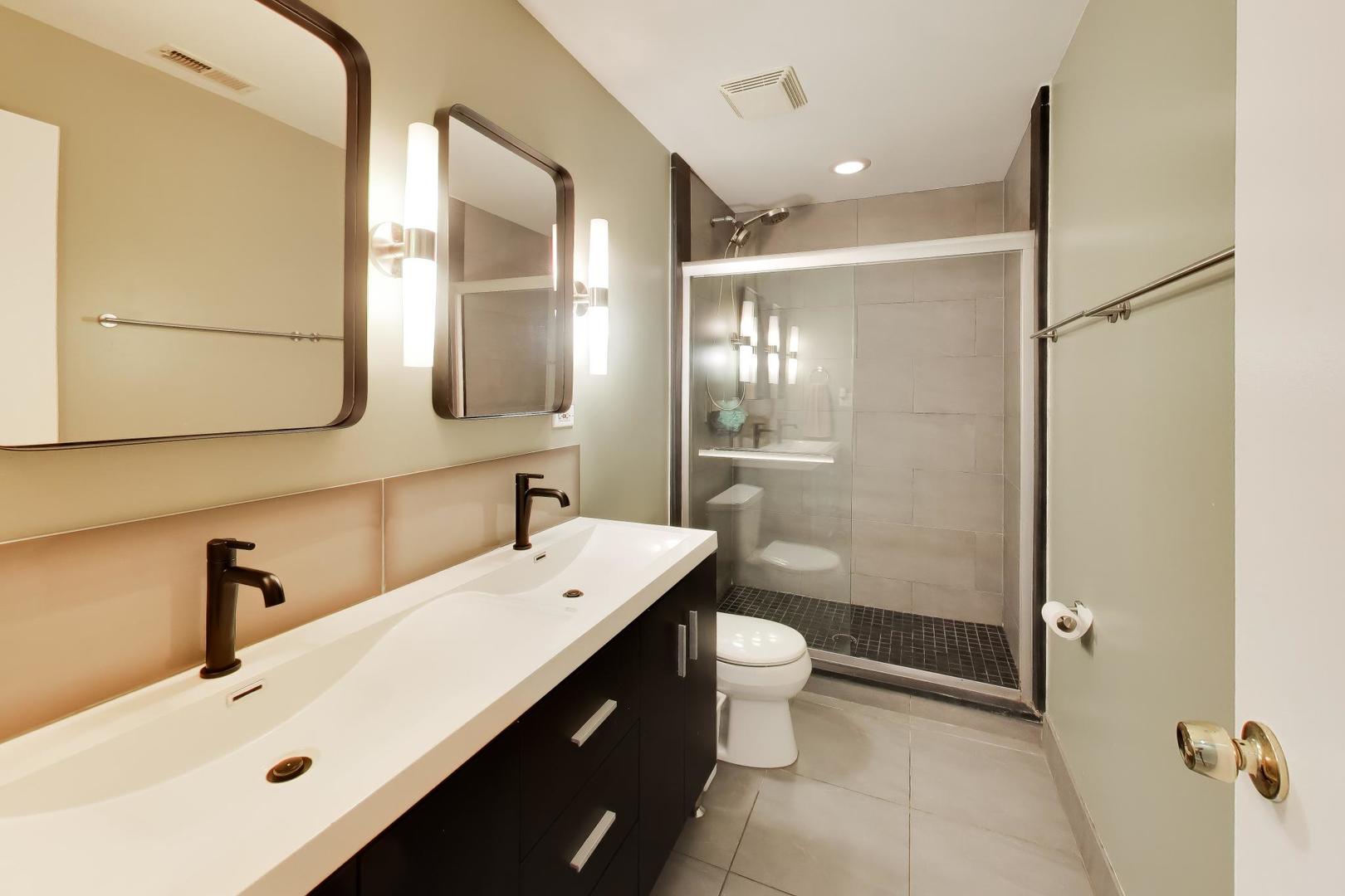 1112 W Fry Street A Property Photo 18