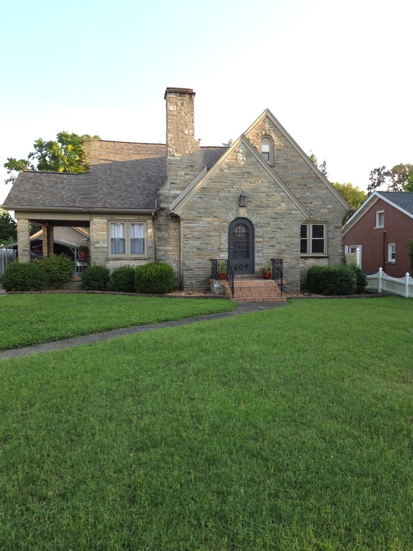 609 Elm Street Property Photo 2