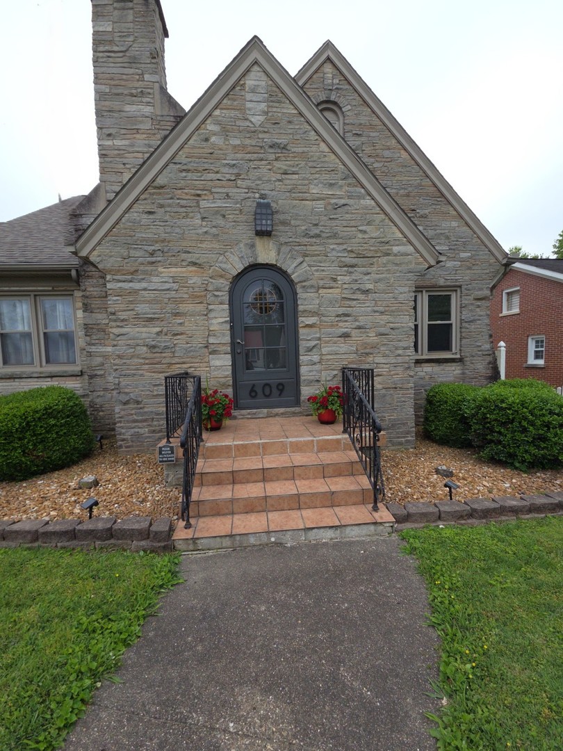 609 Elm Street Property Photo 4