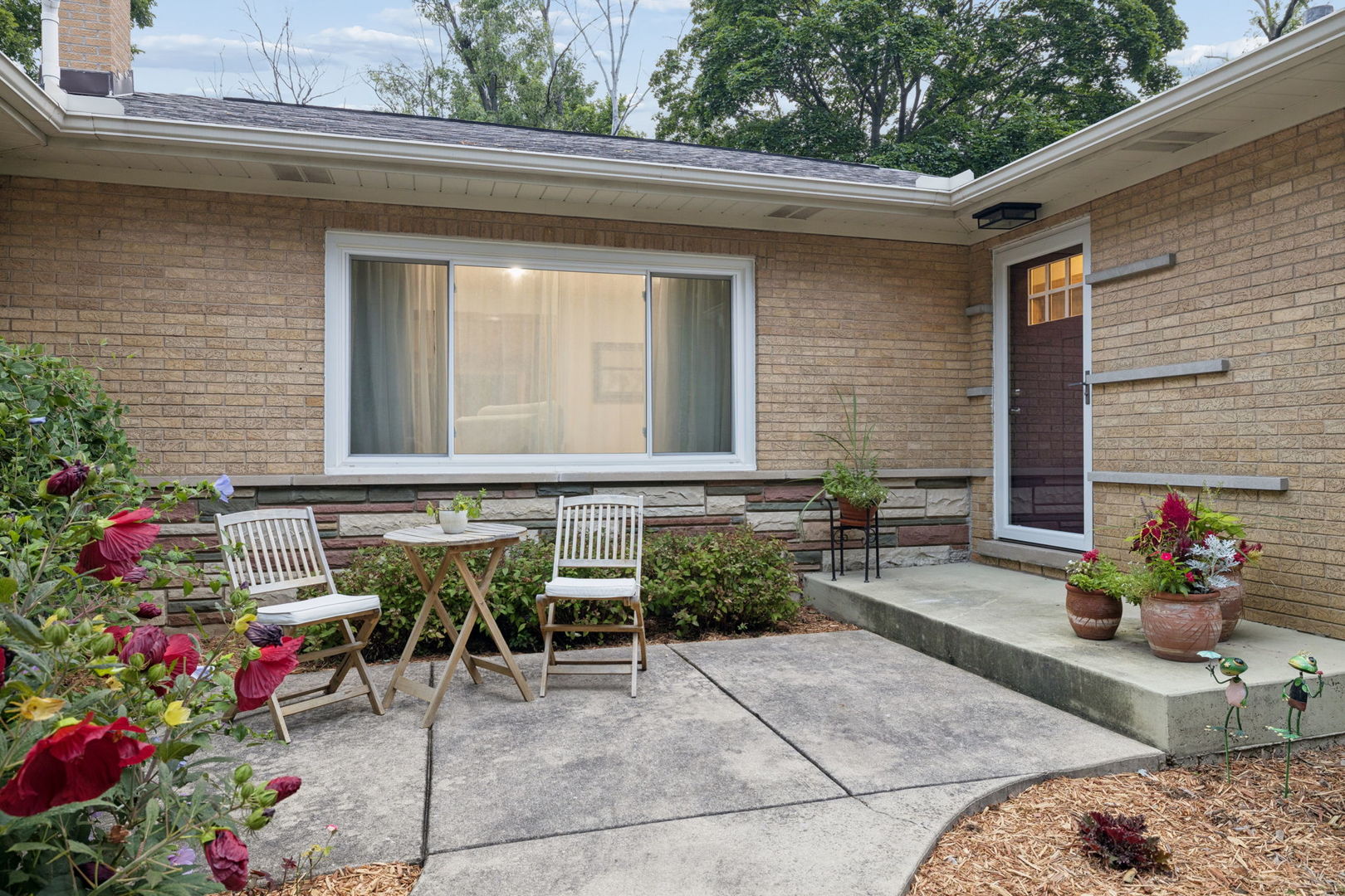 8165 Clarendon Hills Road Property Photo 4