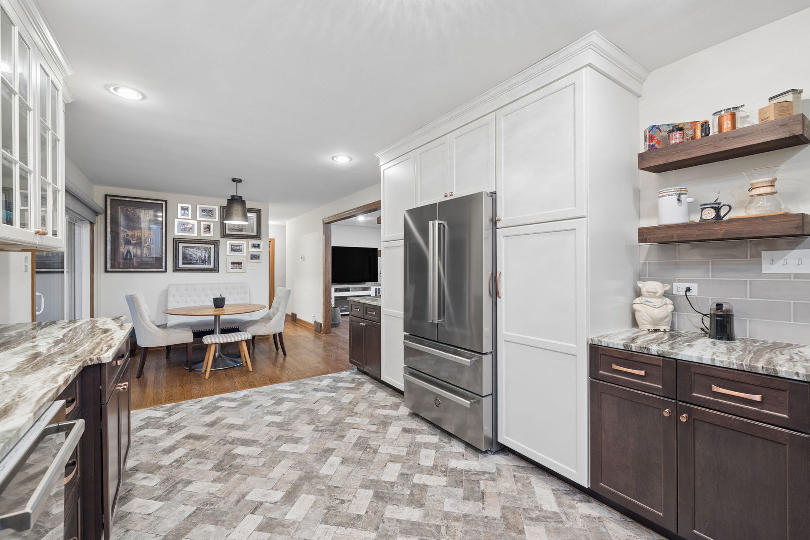 8165 Clarendon Hills Road Property Photo 12