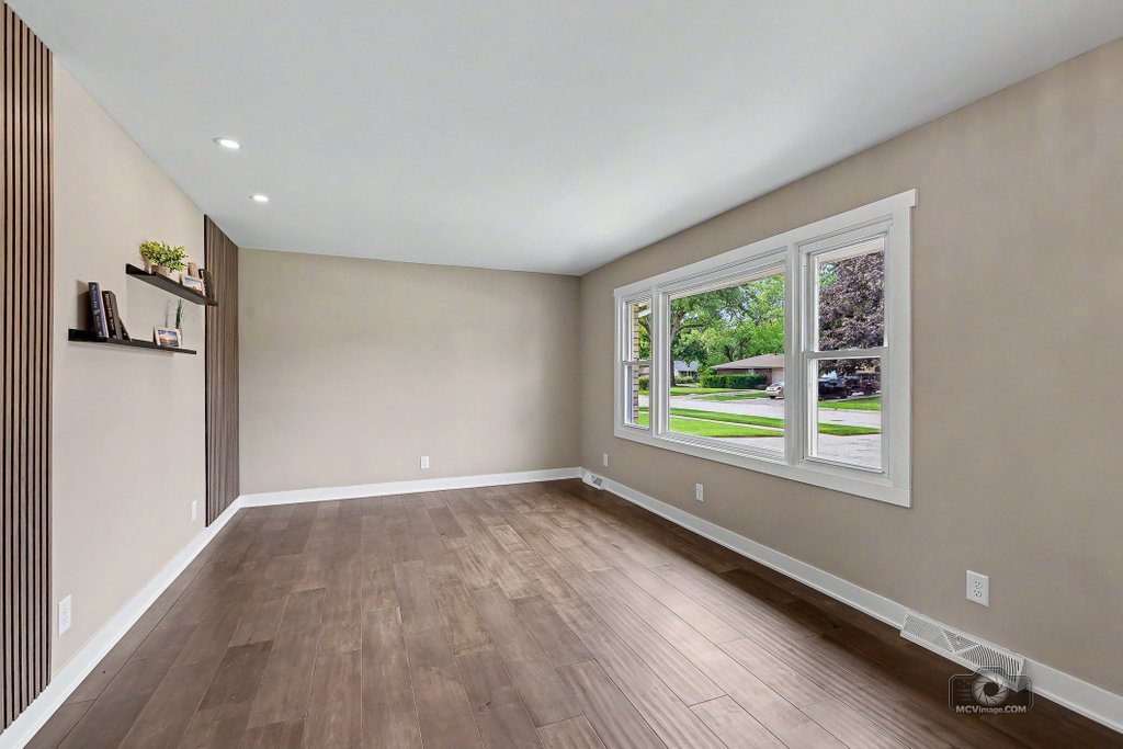 605 Gloria Street Property Photo 5