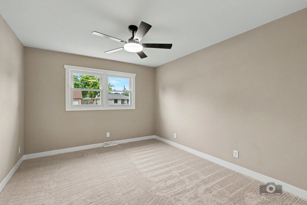 605 Gloria Street Property Photo 14