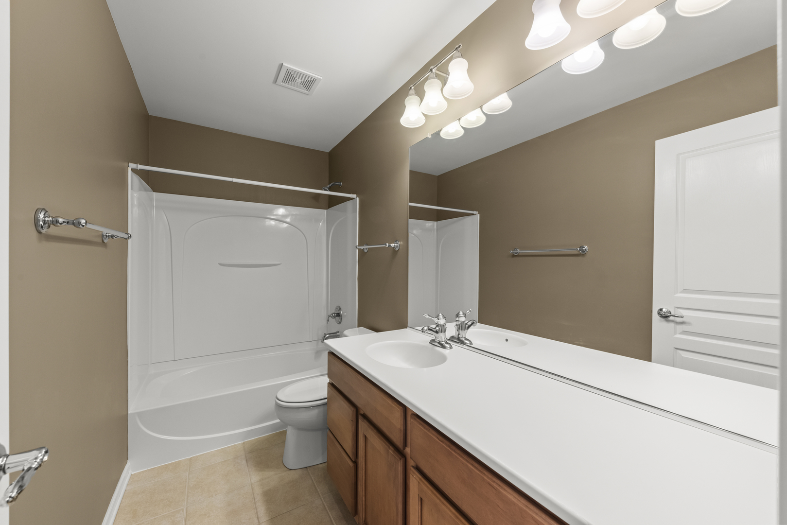 3111 Drury Lane Property Photo 23