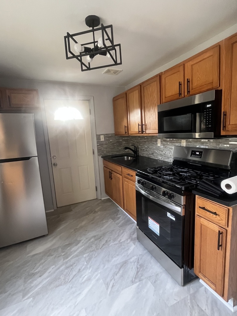 16750 Bulger Avenue Property Photo 4