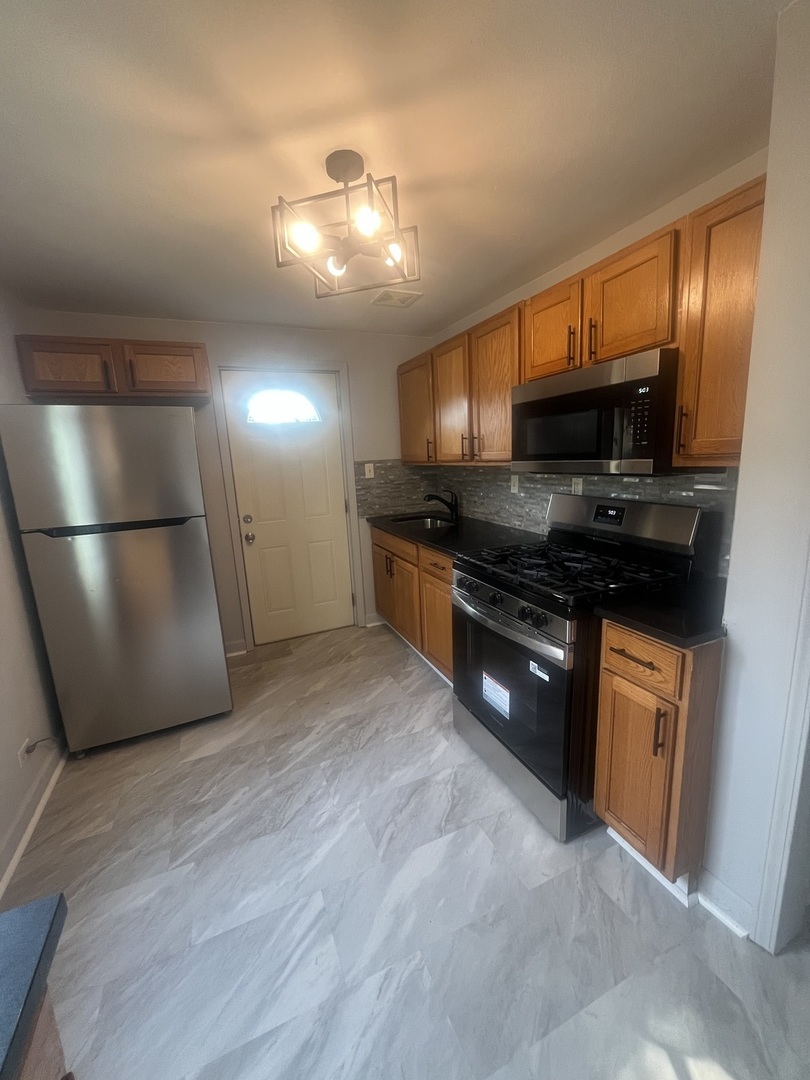 16750 Bulger Avenue Property Photo 7
