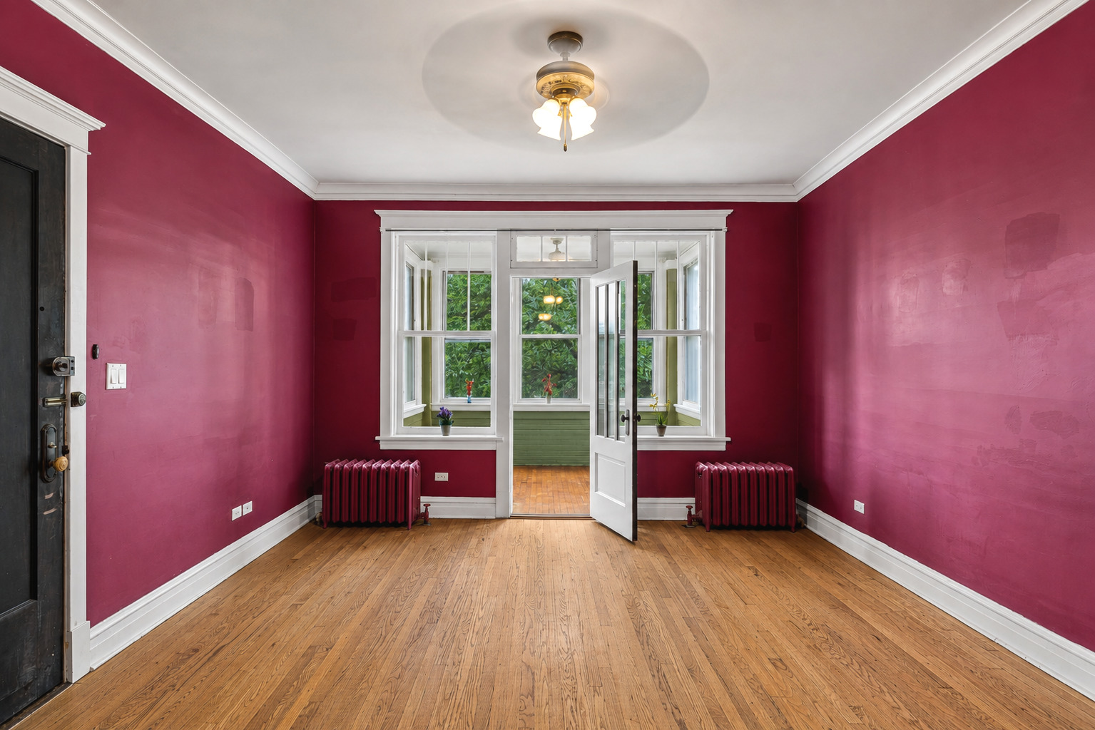 5122 N Leavitt Street Property Photo 5