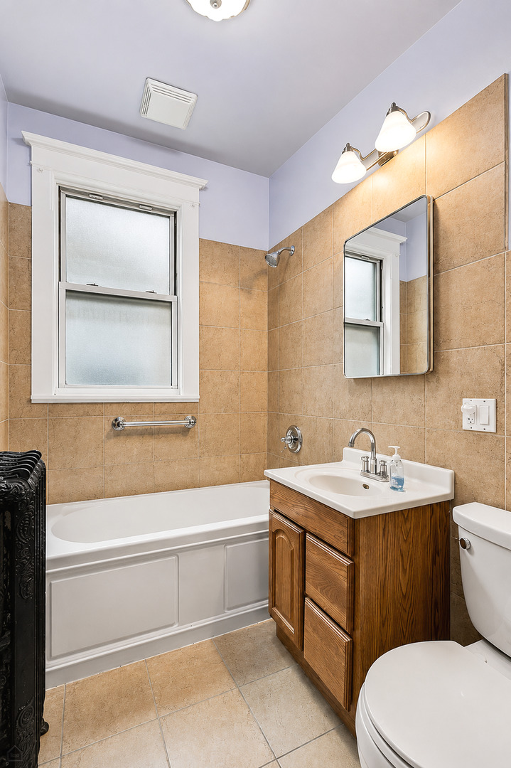 5122 N Leavitt Street Property Photo 11