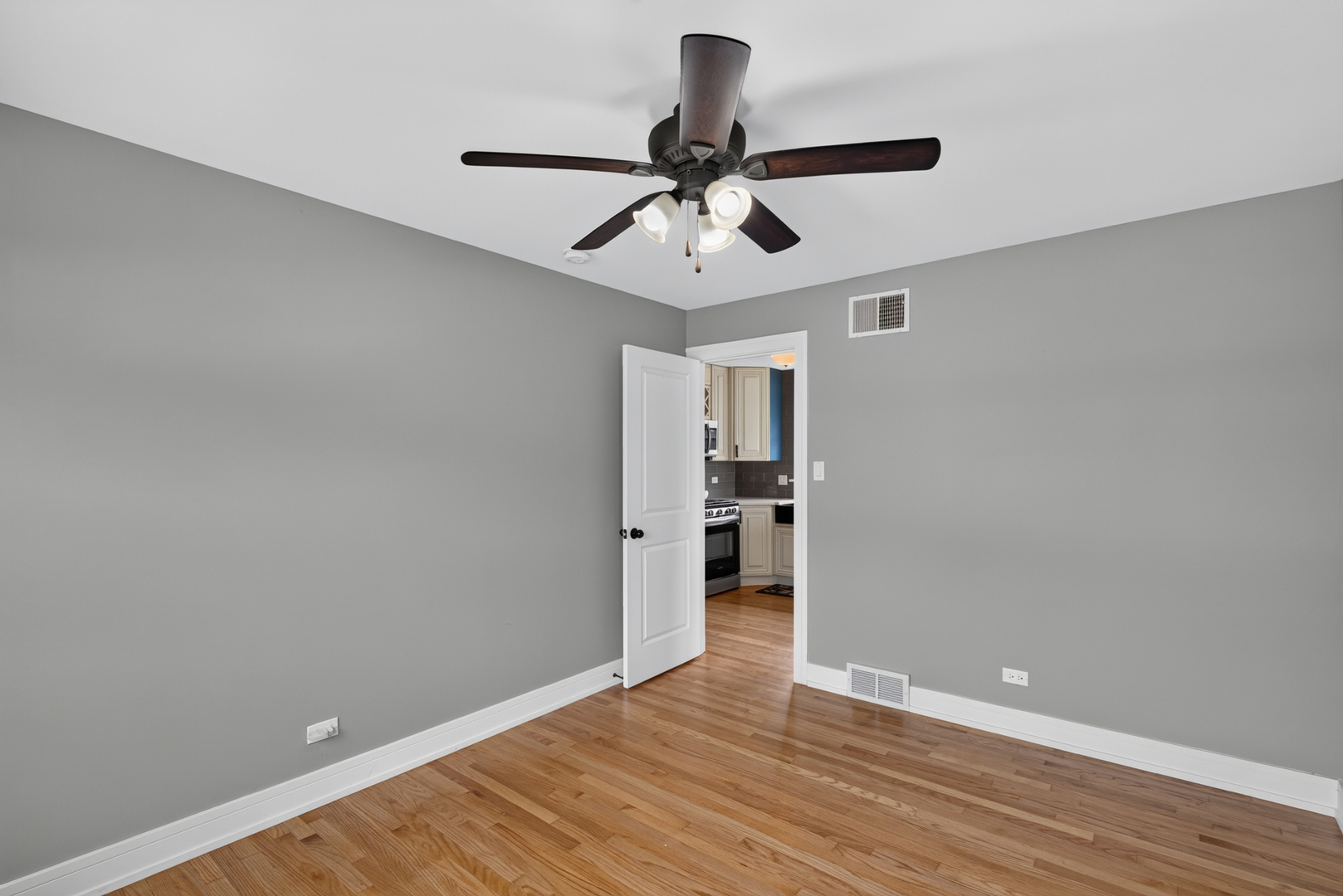 272 Madison Avenue Property Photo 8