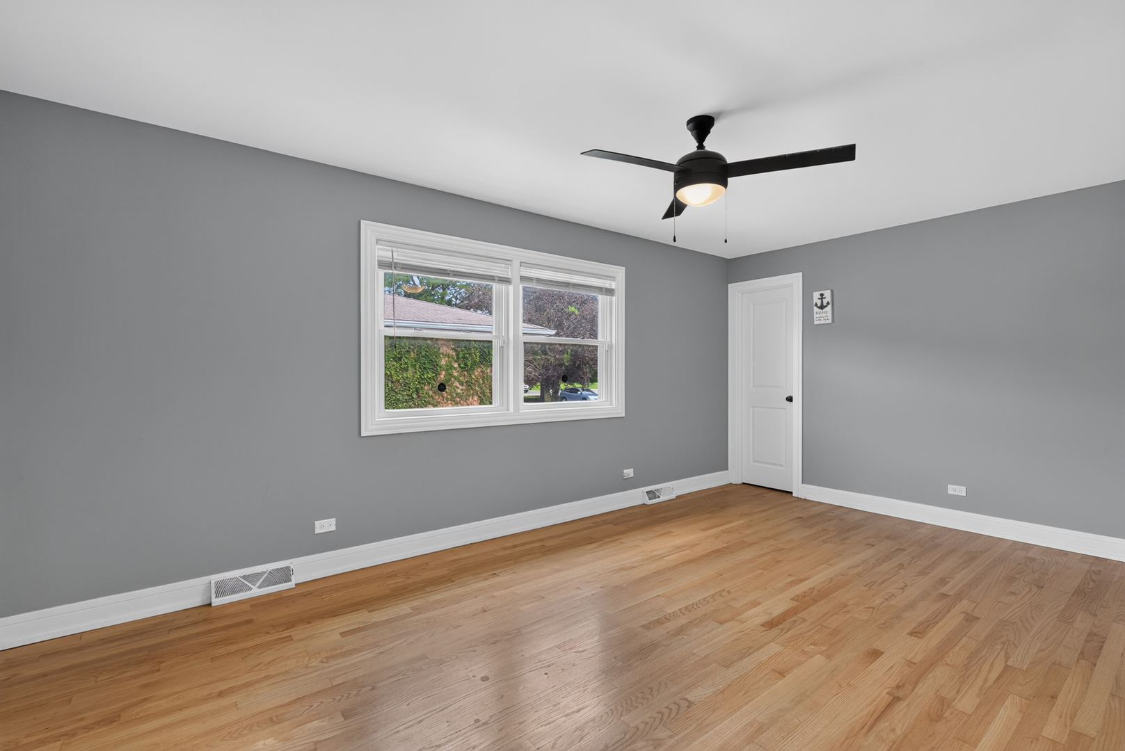 272 Madison Avenue Property Photo 12