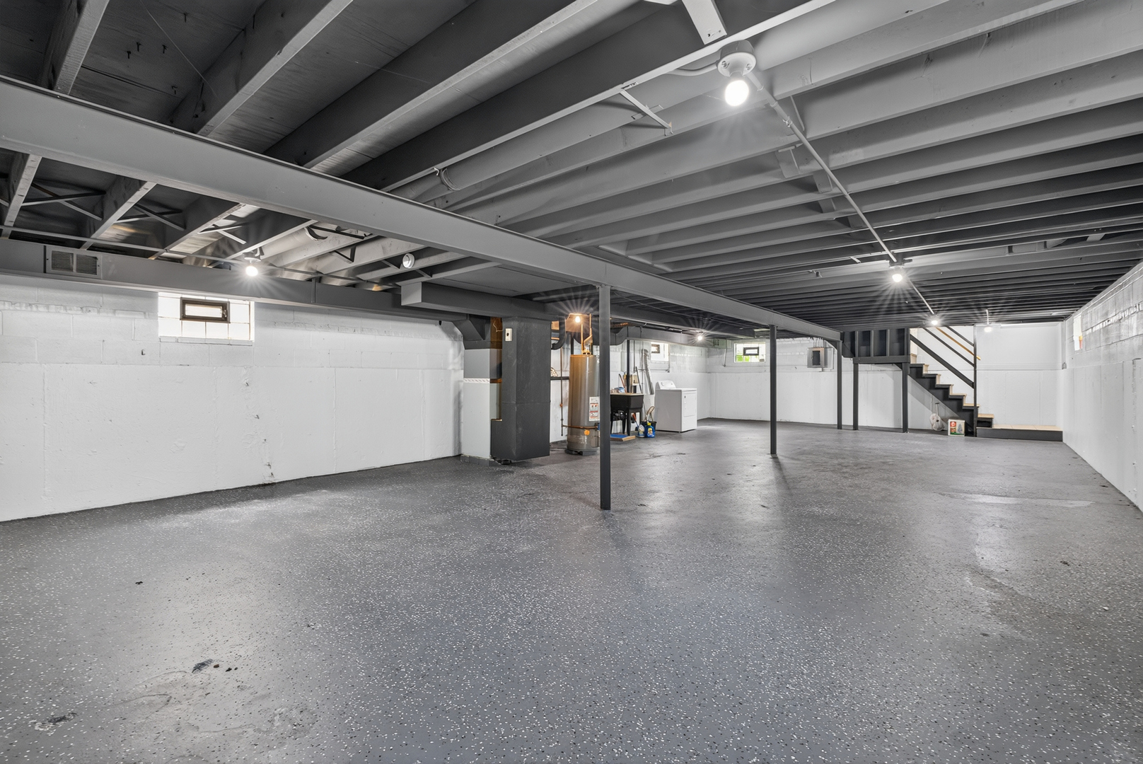 272 Madison Avenue Property Photo 16
