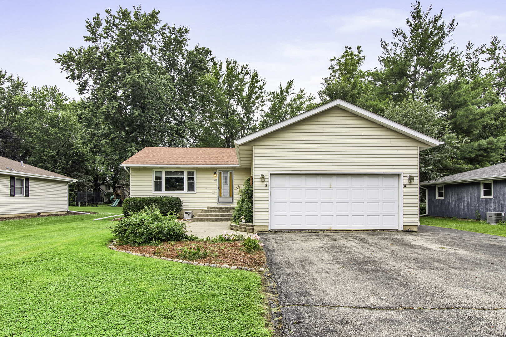 699 Karen Drive Property Photo 1