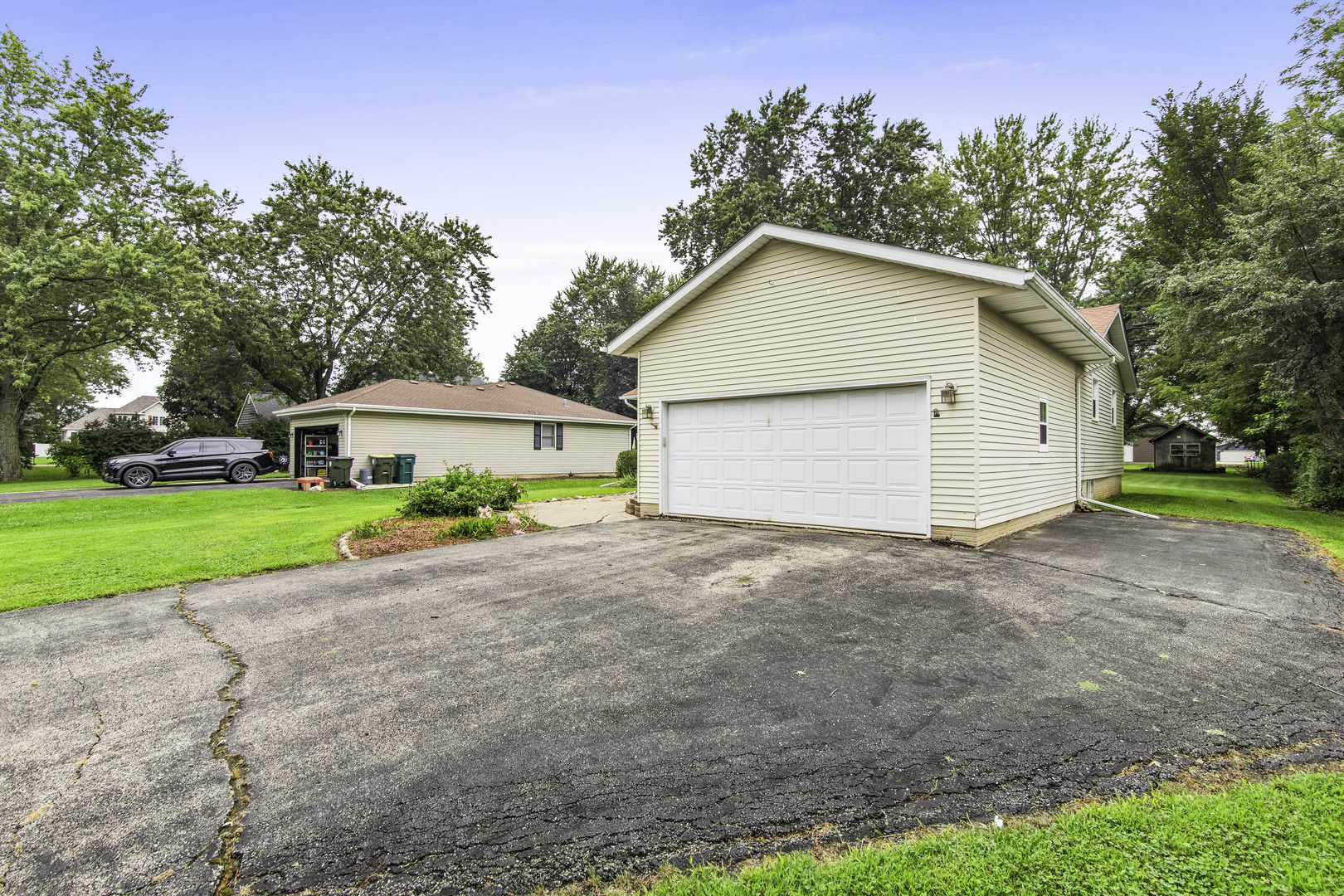 699 Karen Drive Property Photo 2