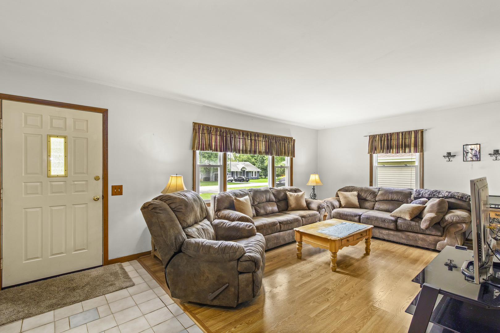 699 Karen Drive Property Photo 4