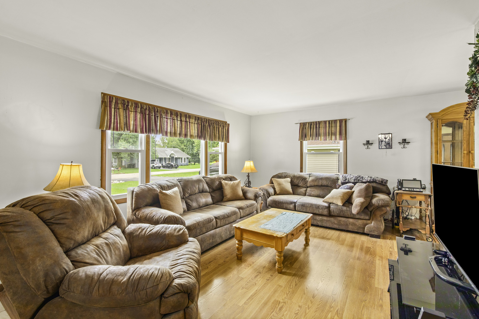 699 Karen Drive Property Photo 5