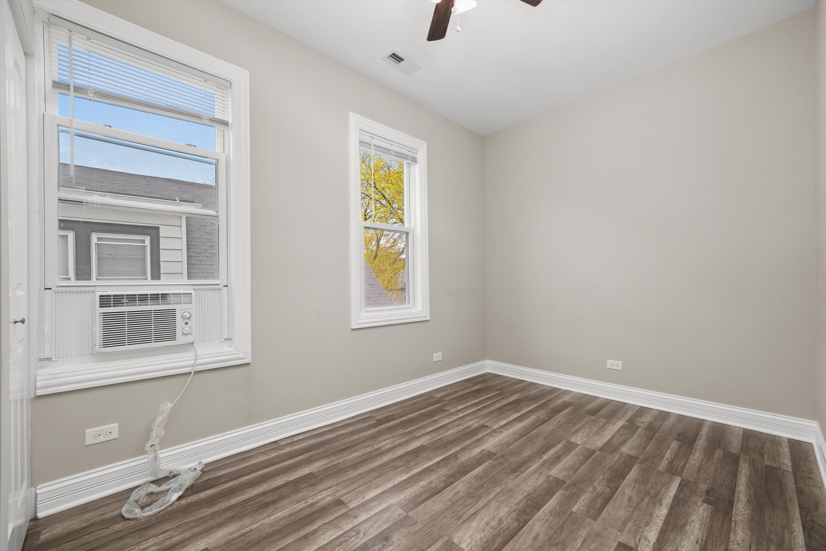 10560 S Lafayette Avenue Property Photo 3