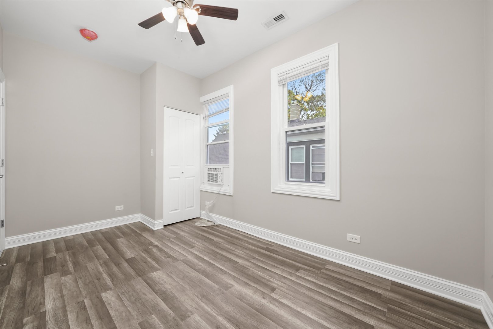 10560 S Lafayette Avenue Property Photo 4