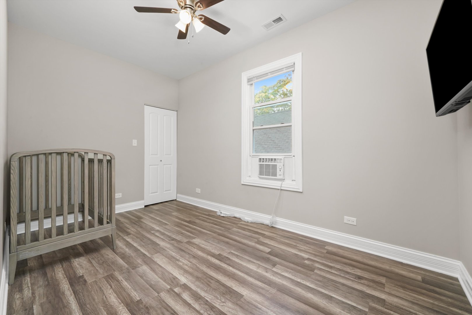 10560 S Lafayette Avenue Property Photo 5