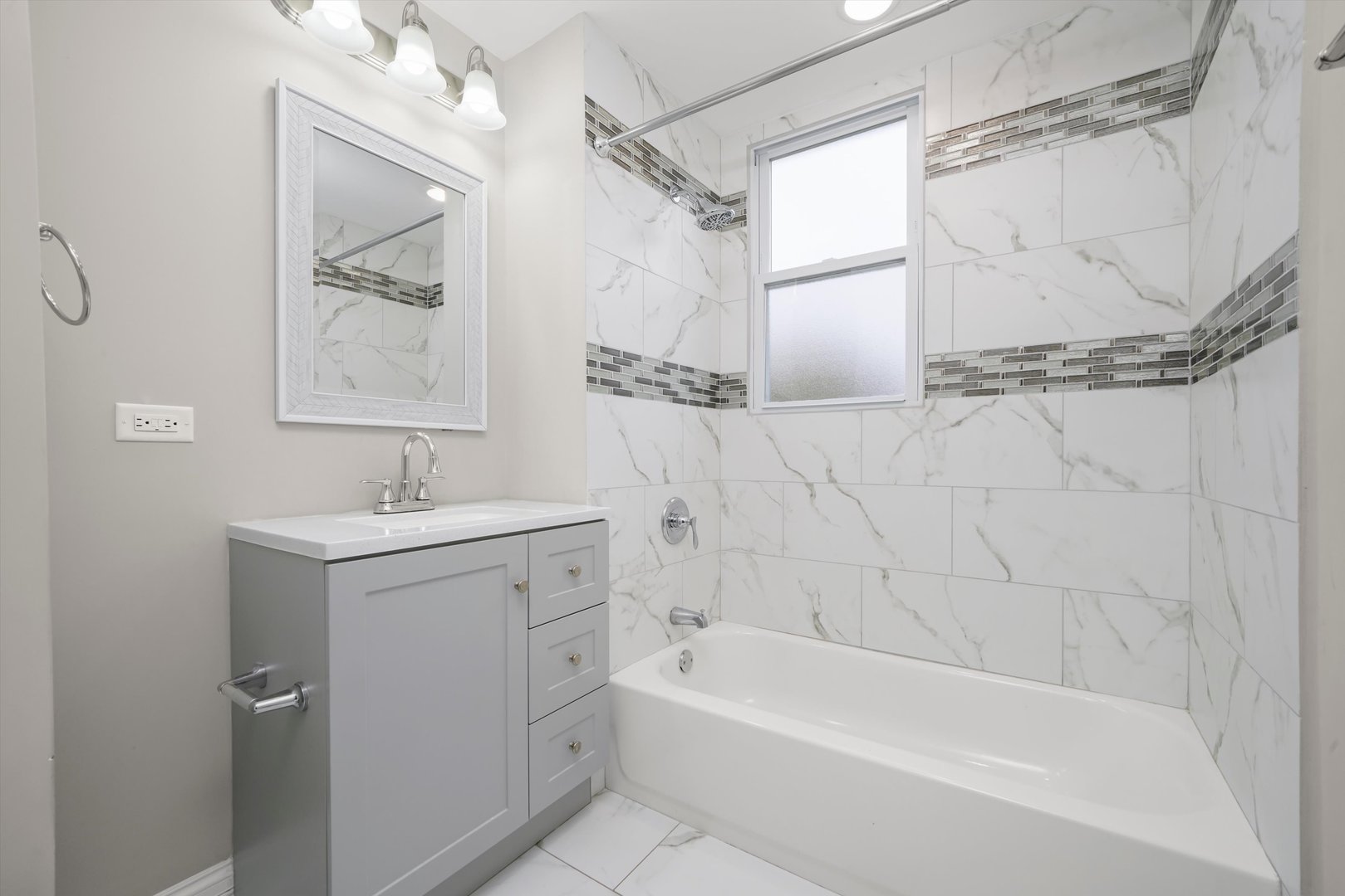 10560 S Lafayette Avenue Property Photo 7