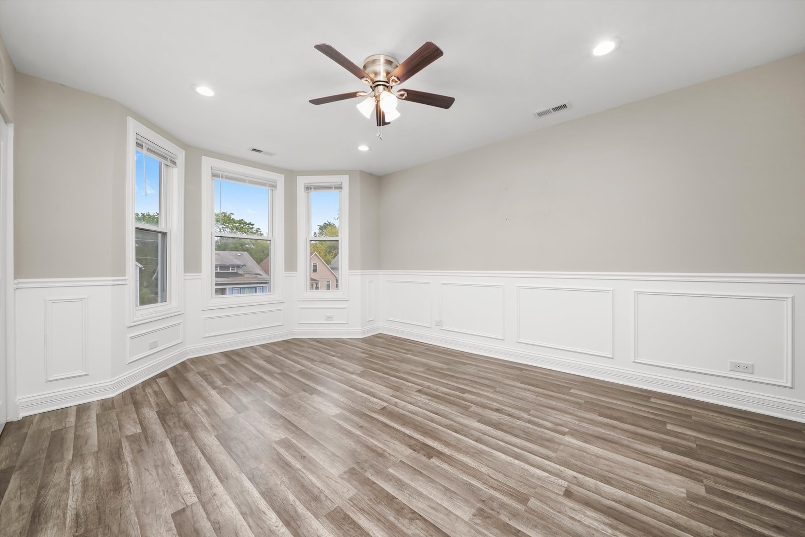 10560 S Lafayette Avenue Property Photo 13