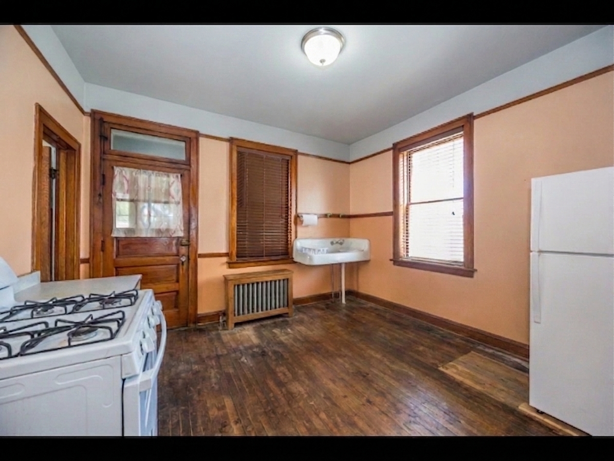 2714 E 93rd Street Property Photo 4