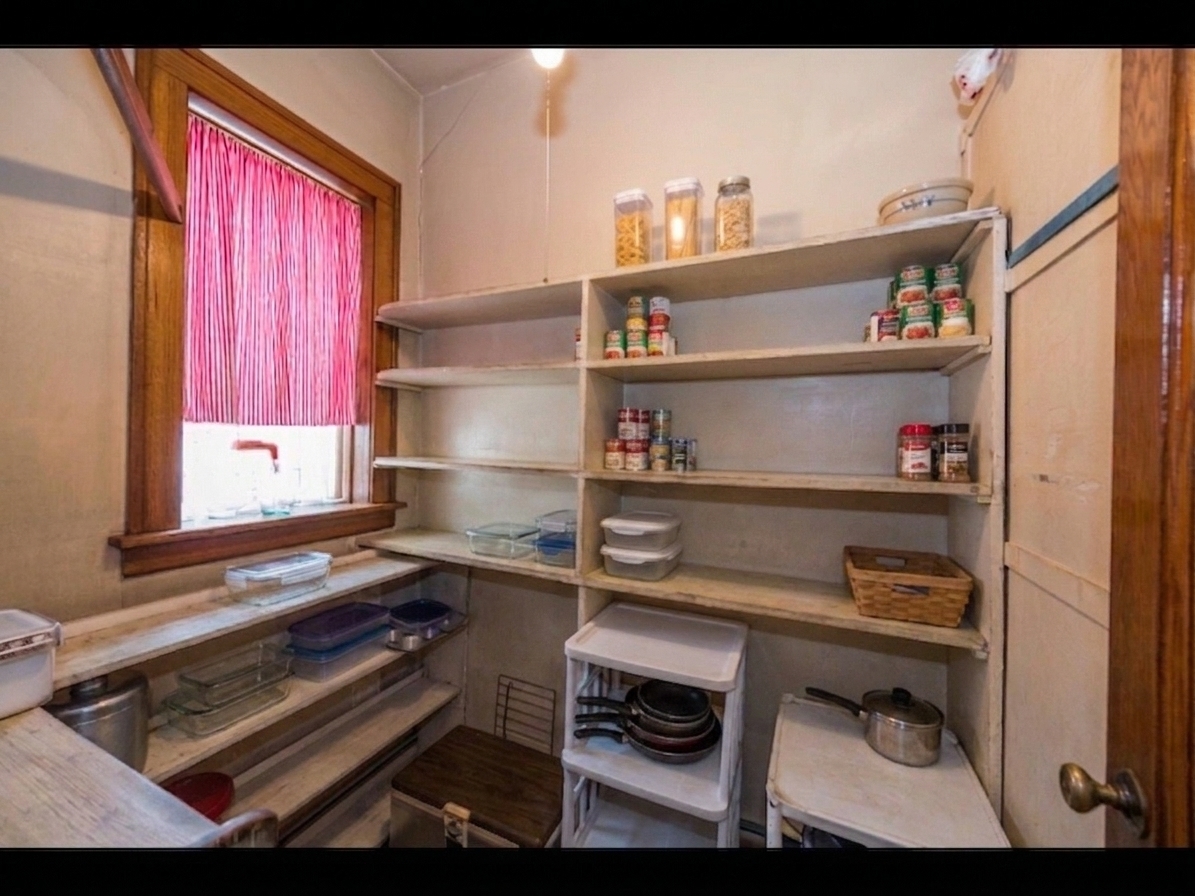 2714 E 93rd Street Property Photo 5