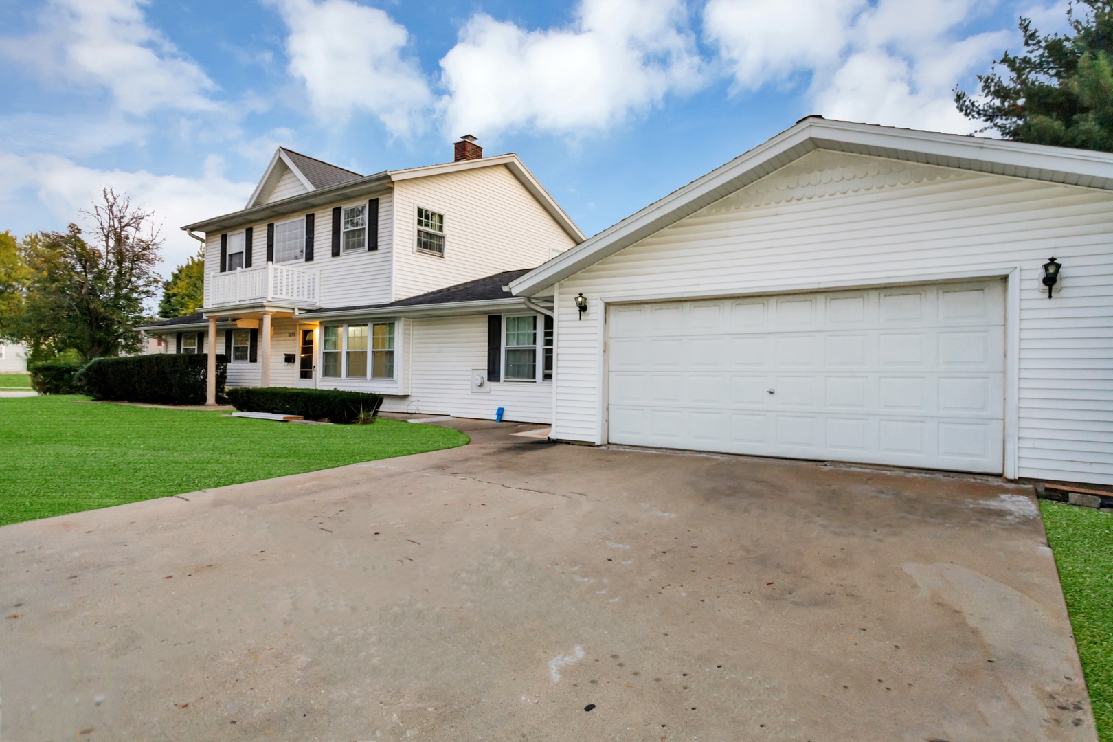 1235 W Schaumburg Road Property Photo 2