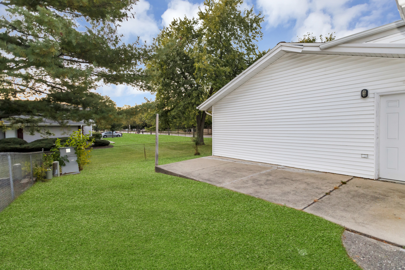 1235 W Schaumburg Road Property Photo 5