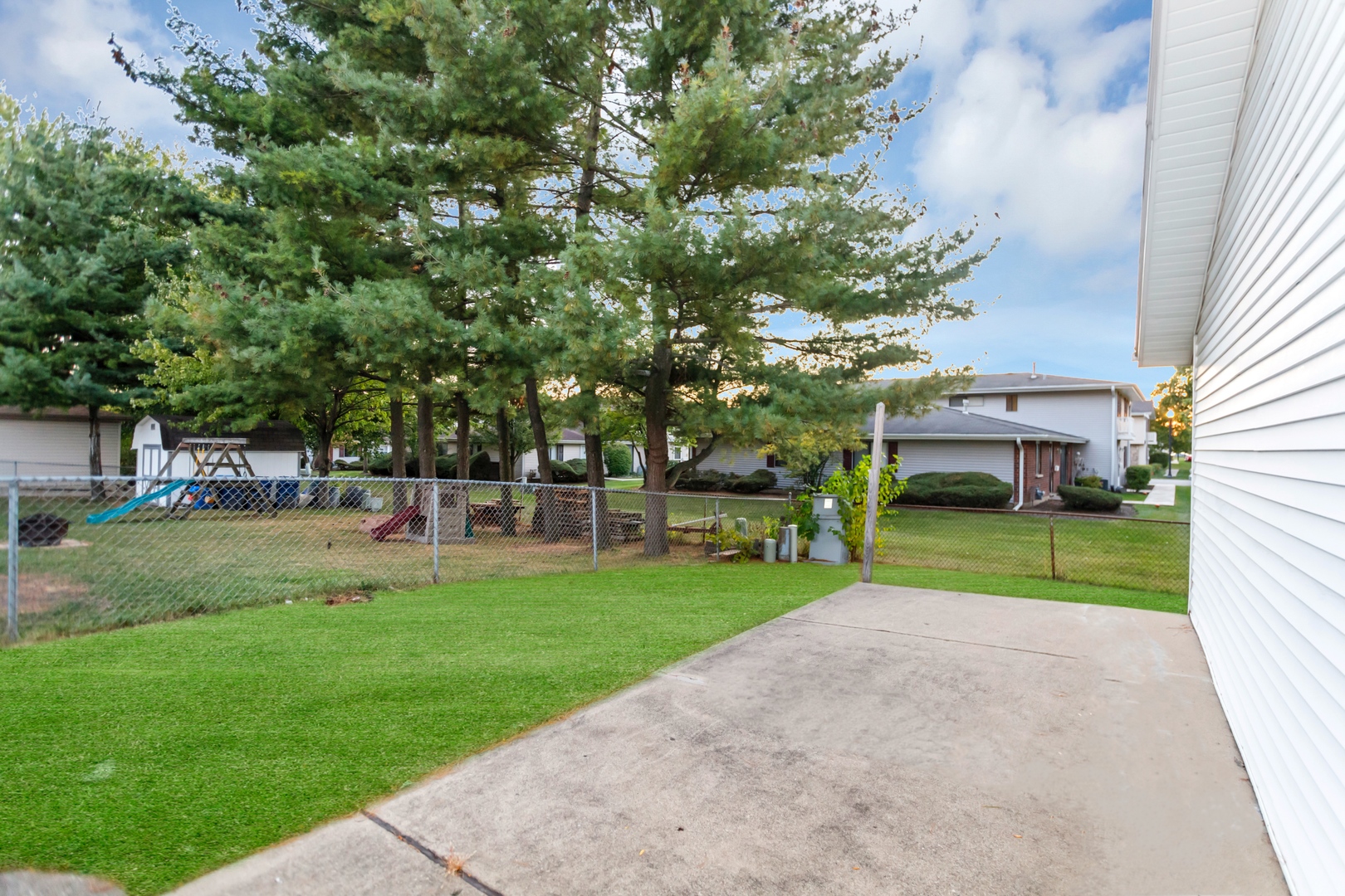 1235 W Schaumburg Road Property Photo 6