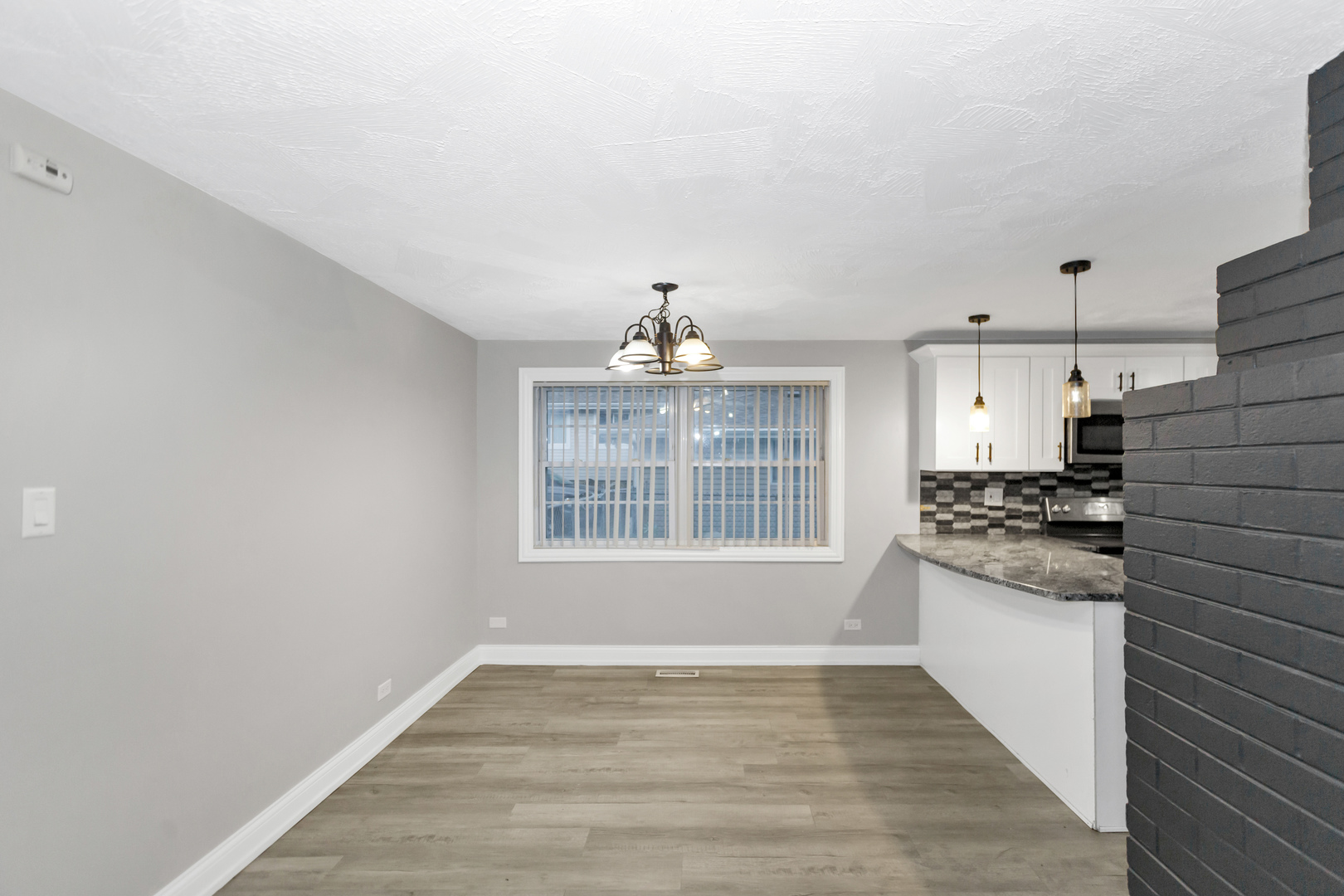 1235 W Schaumburg Road Property Photo 11