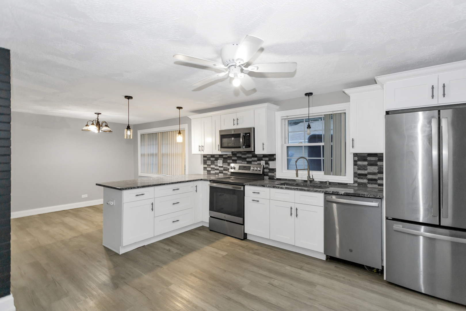 1235 W Schaumburg Road Property Photo 16