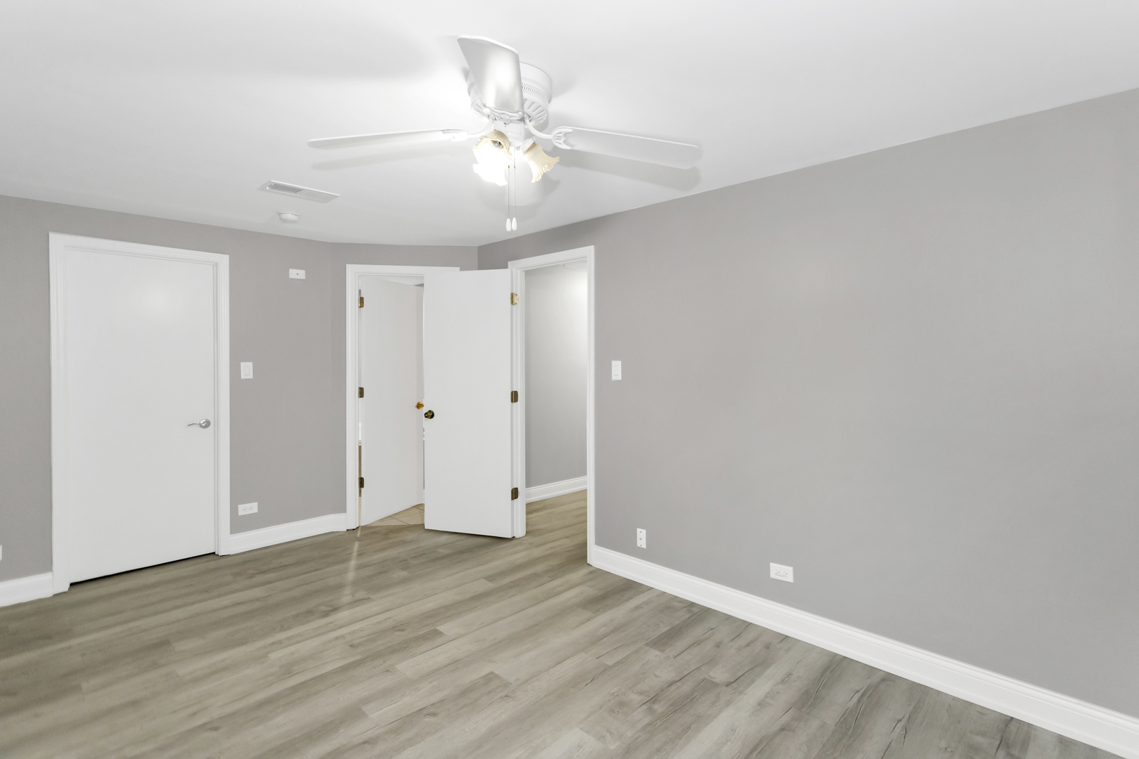 1235 W Schaumburg Road Property Photo 21