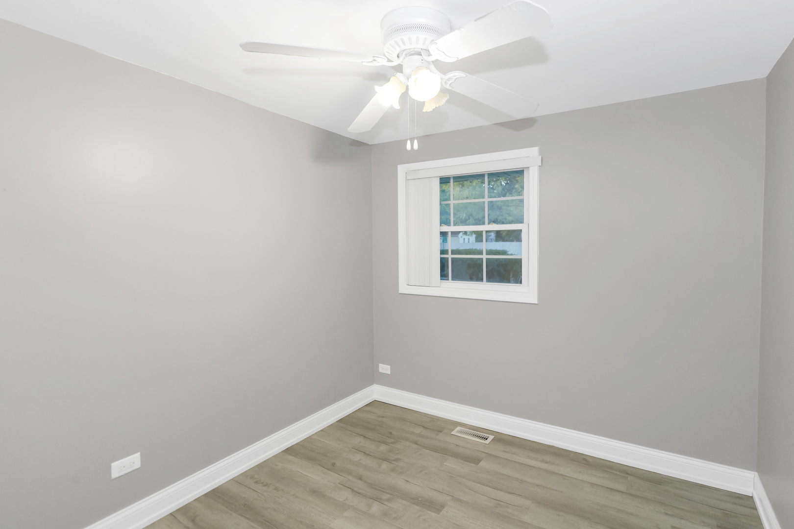 1235 W Schaumburg Road Property Photo 23
