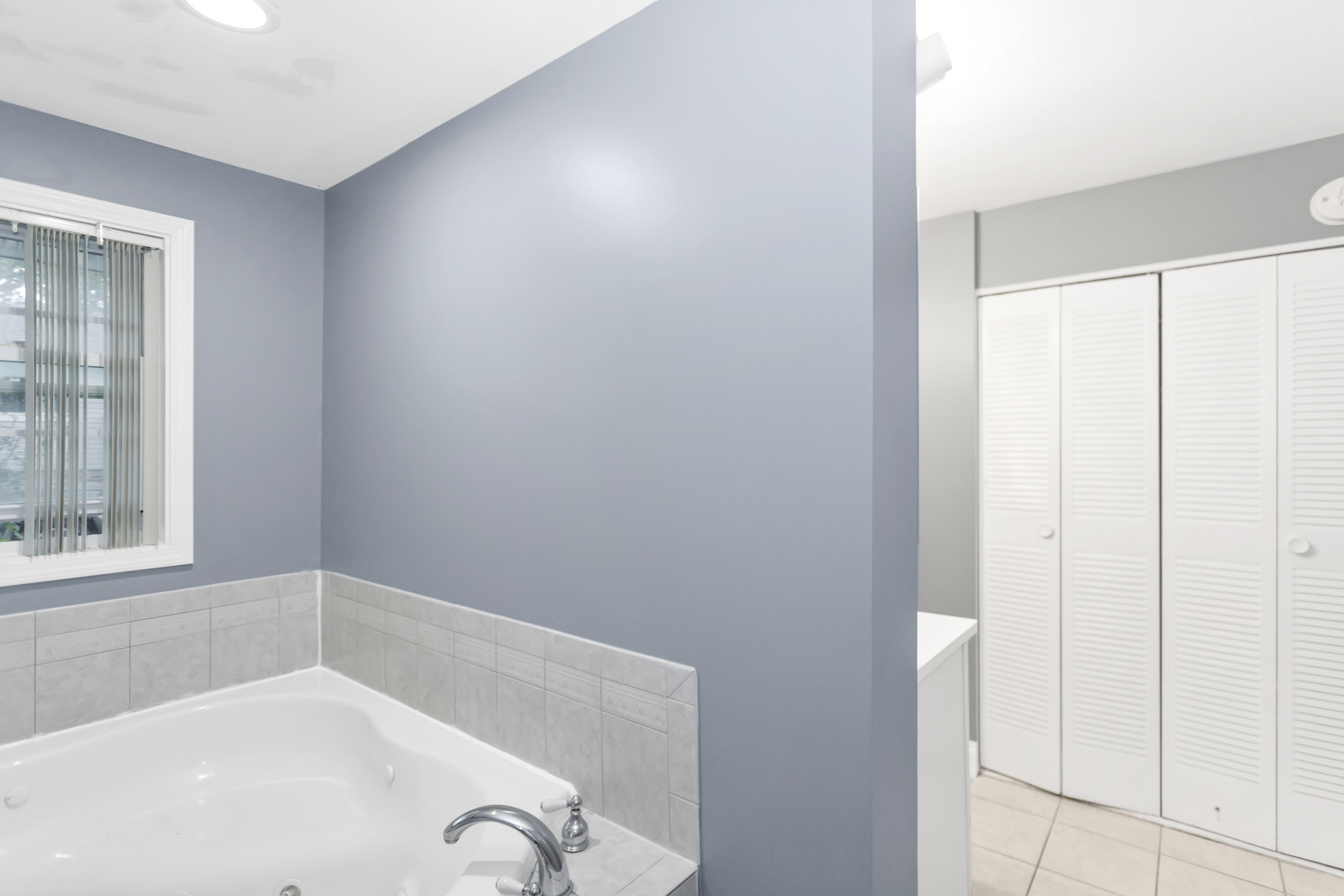 1235 W Schaumburg Road Property Photo 27