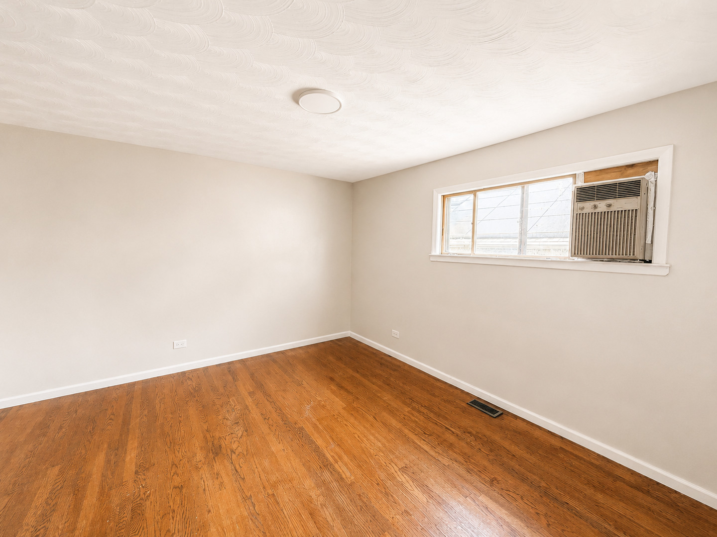 2623 Gilboa Avenue Property Photo 8