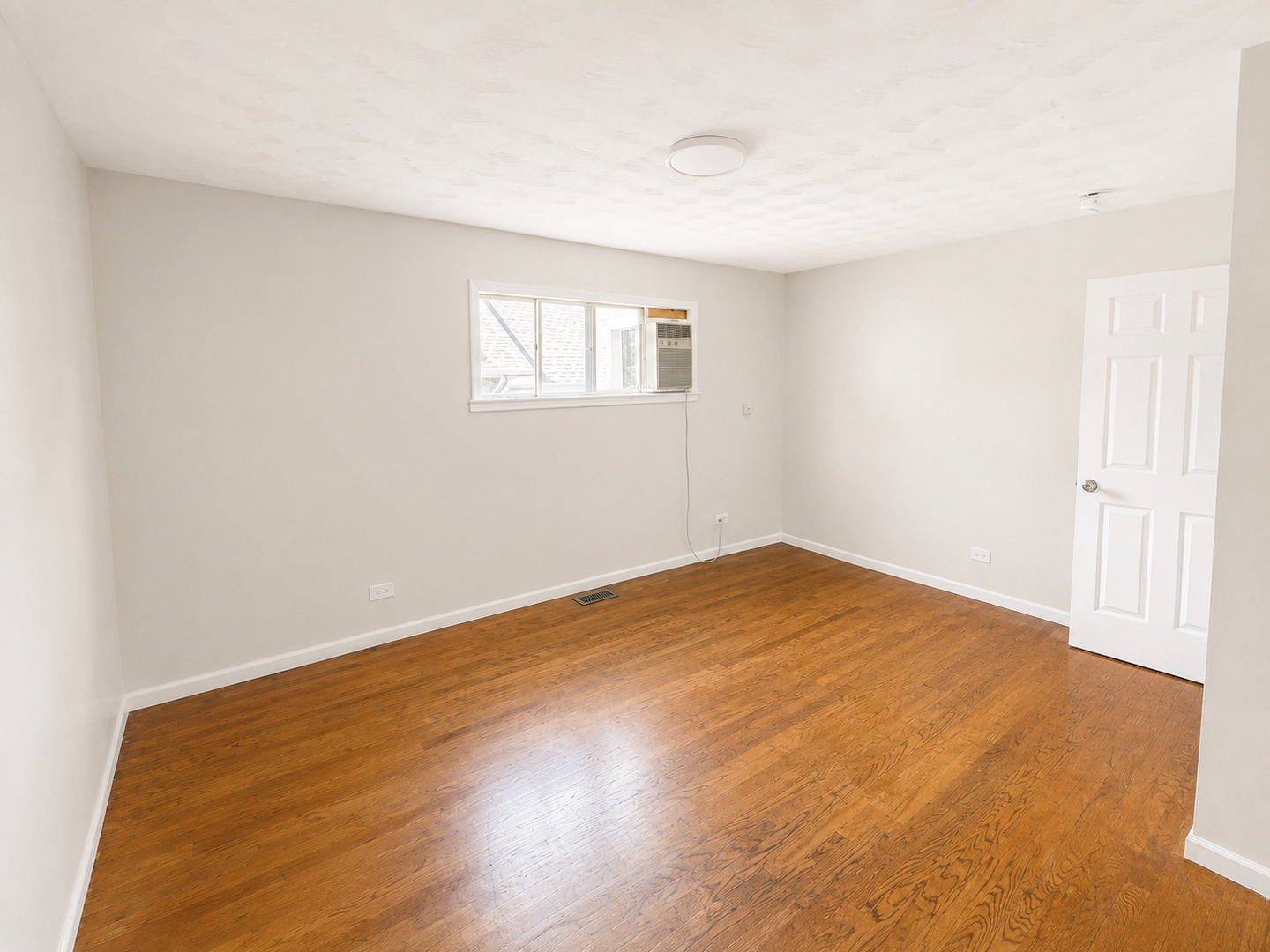 2623 Gilboa Avenue Property Photo 9