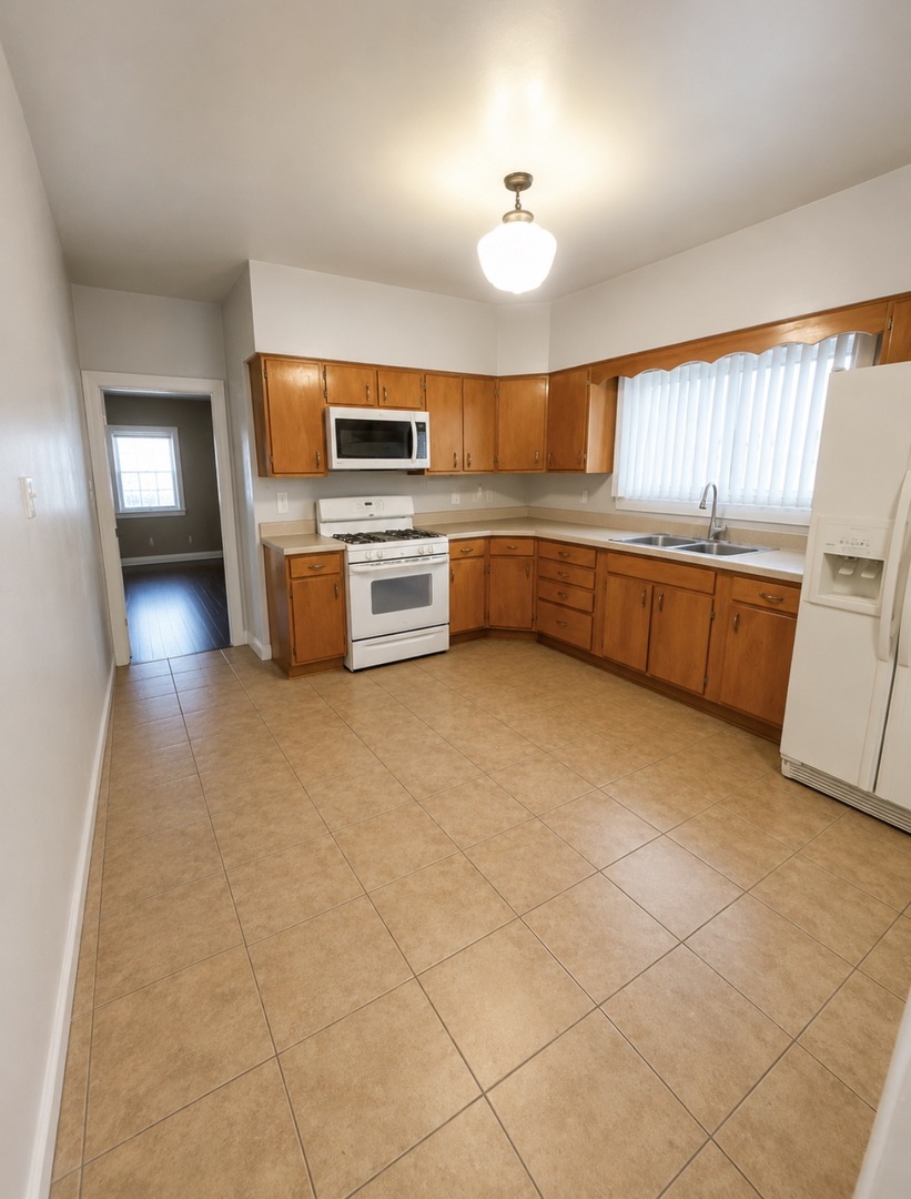 8736 S Justine Street Property Photo 9