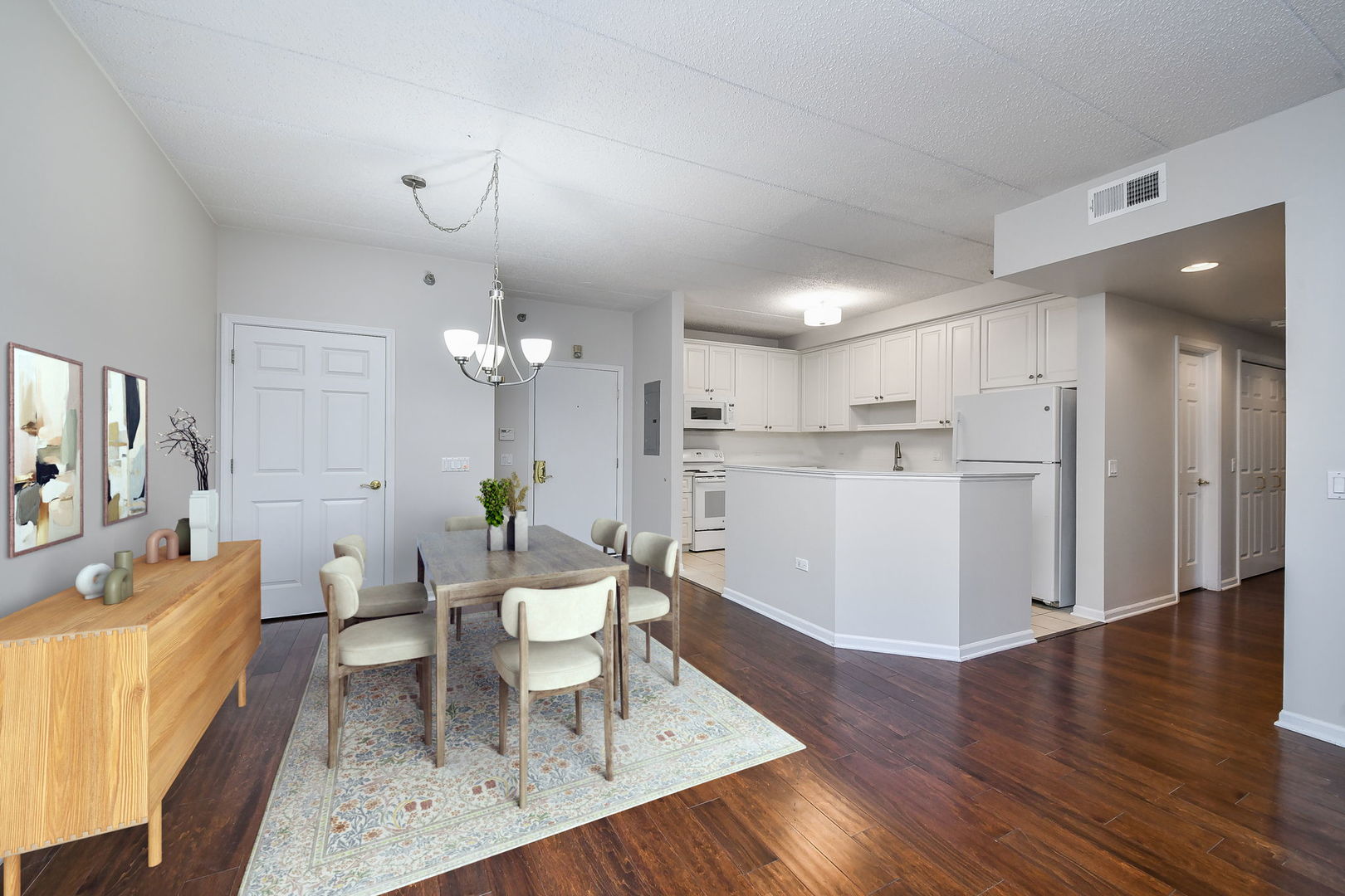 111 N Wheaton Avenue 103 Property Photo 3