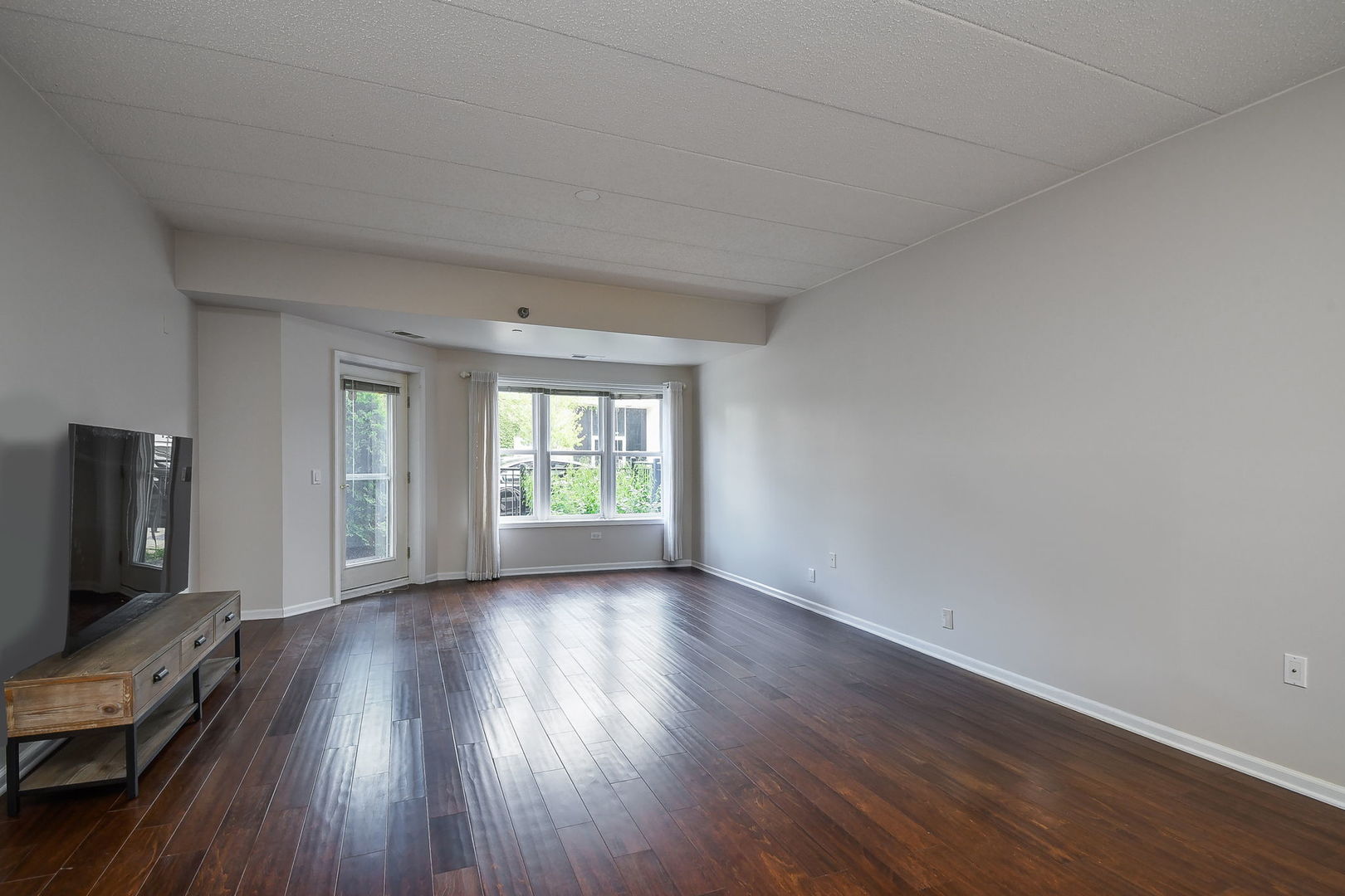 111 N Wheaton Avenue 103 Property Photo 8