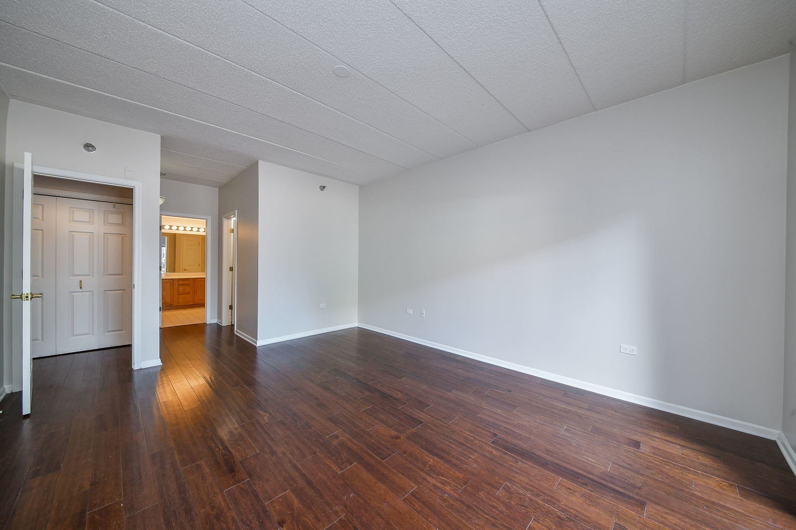 111 N Wheaton Avenue 103 Property Photo 16