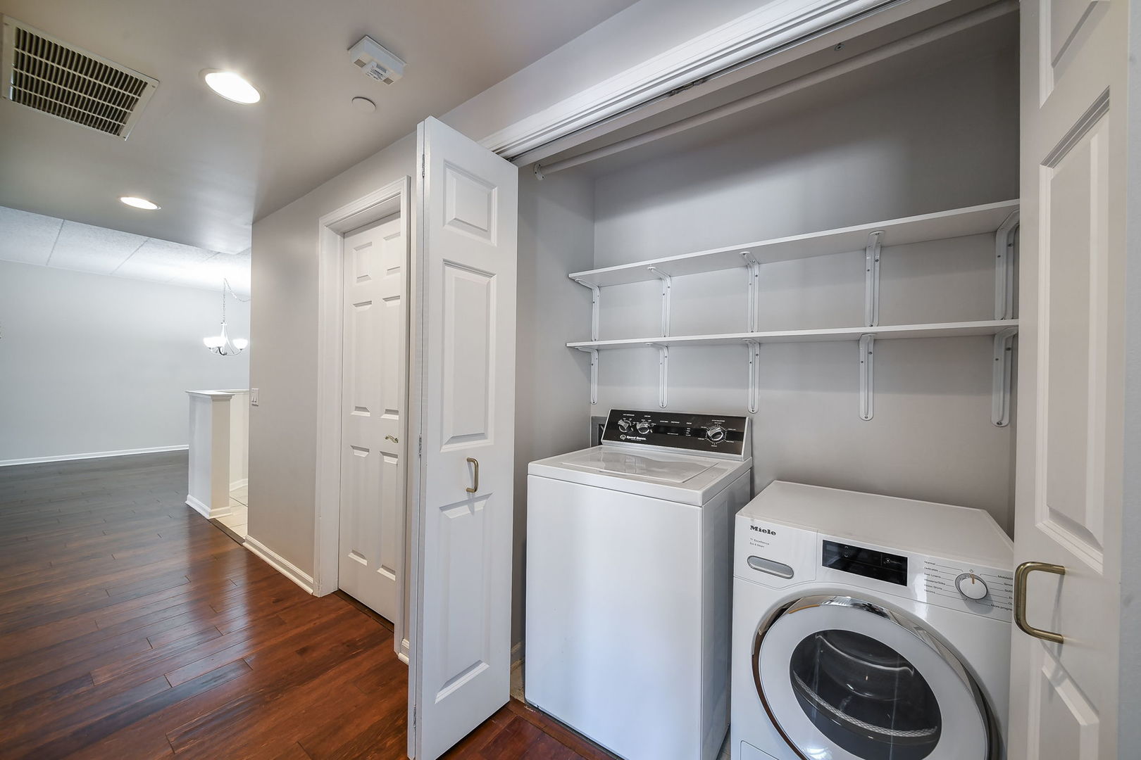 111 N Wheaton Avenue 103 Property Photo 18