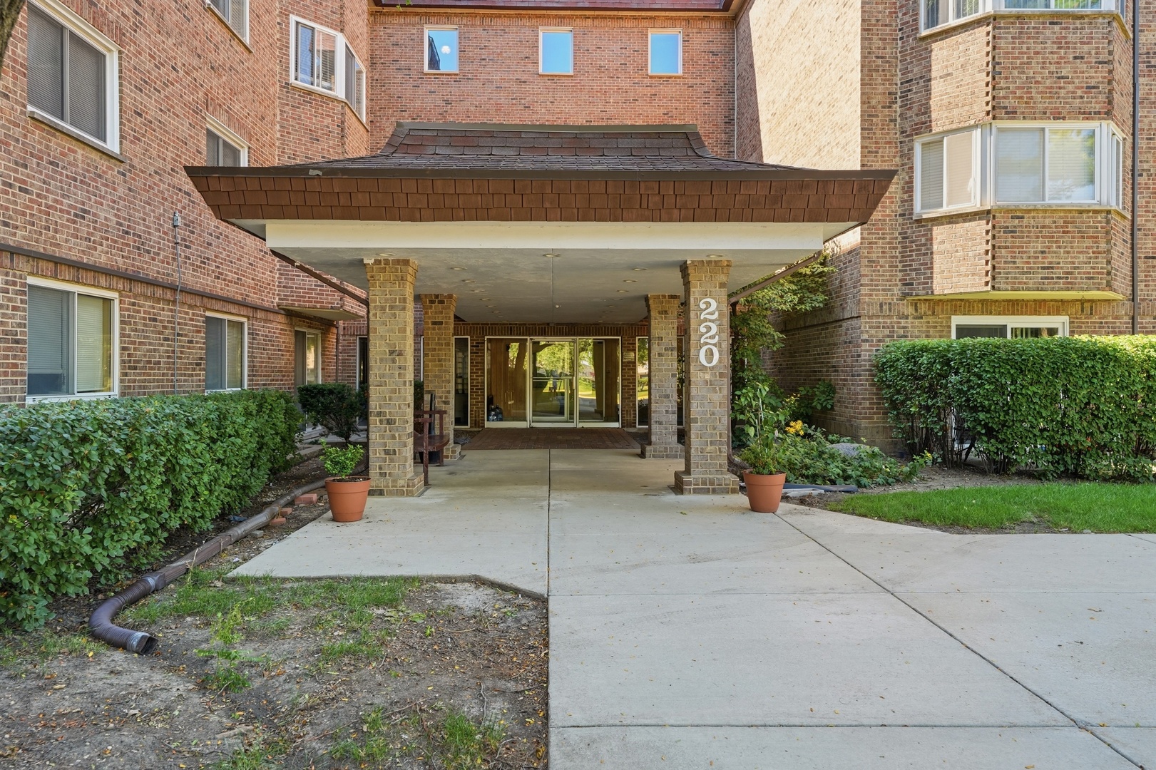 220 S Roselle Road 524 Property Photo 1