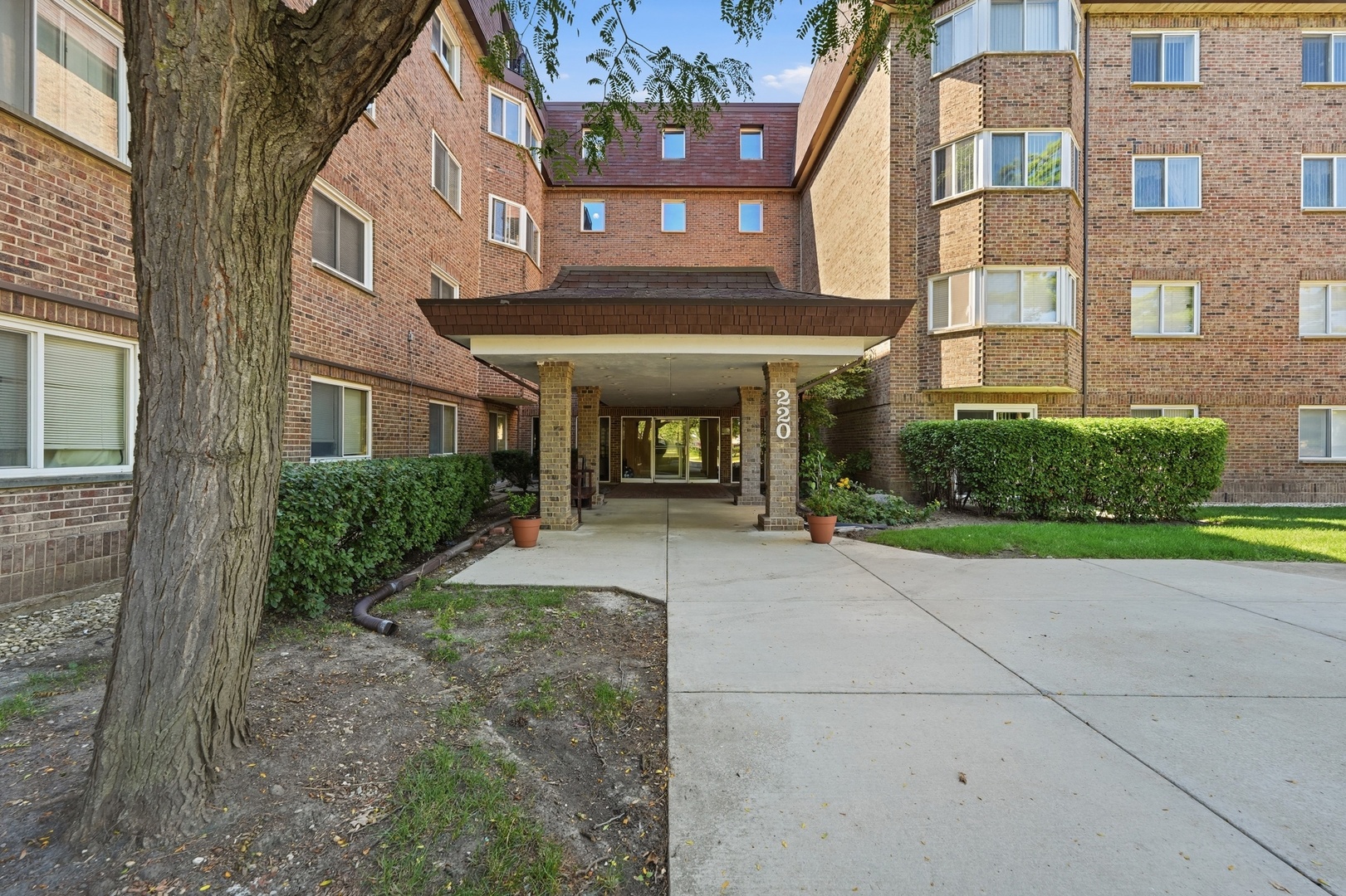 220 S Roselle Road 524 Property Photo 2