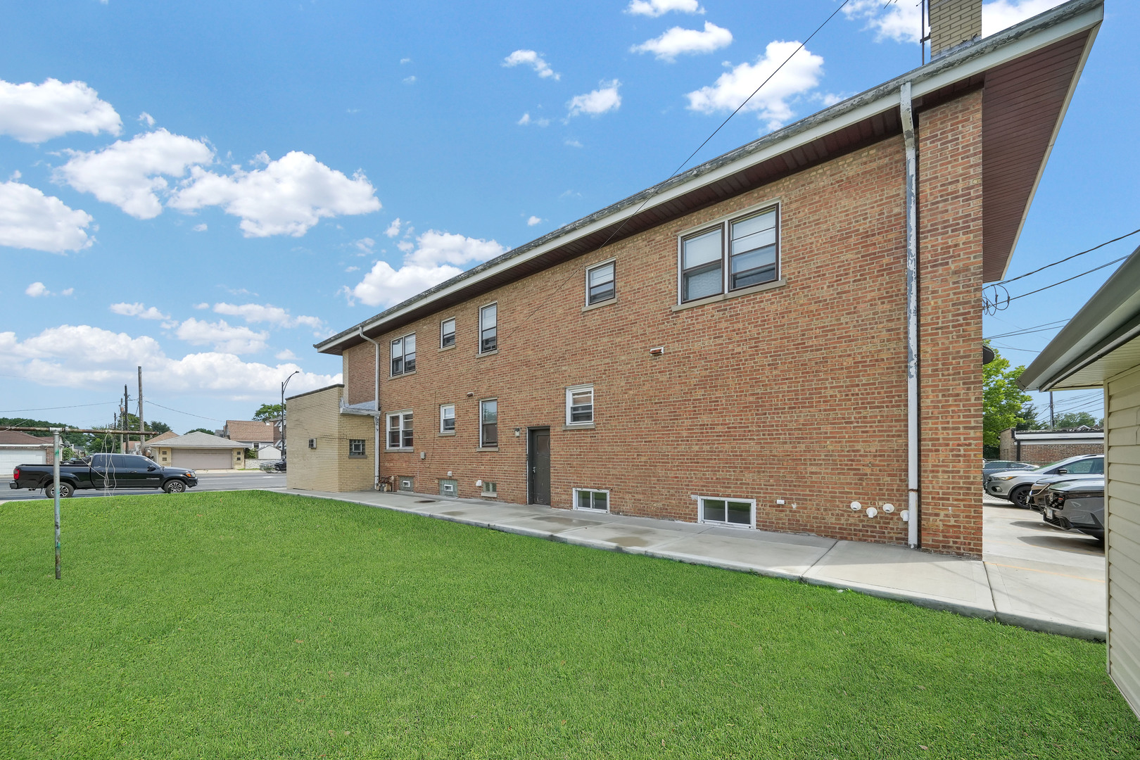 5550 S Pulaski Road Property Photo 4